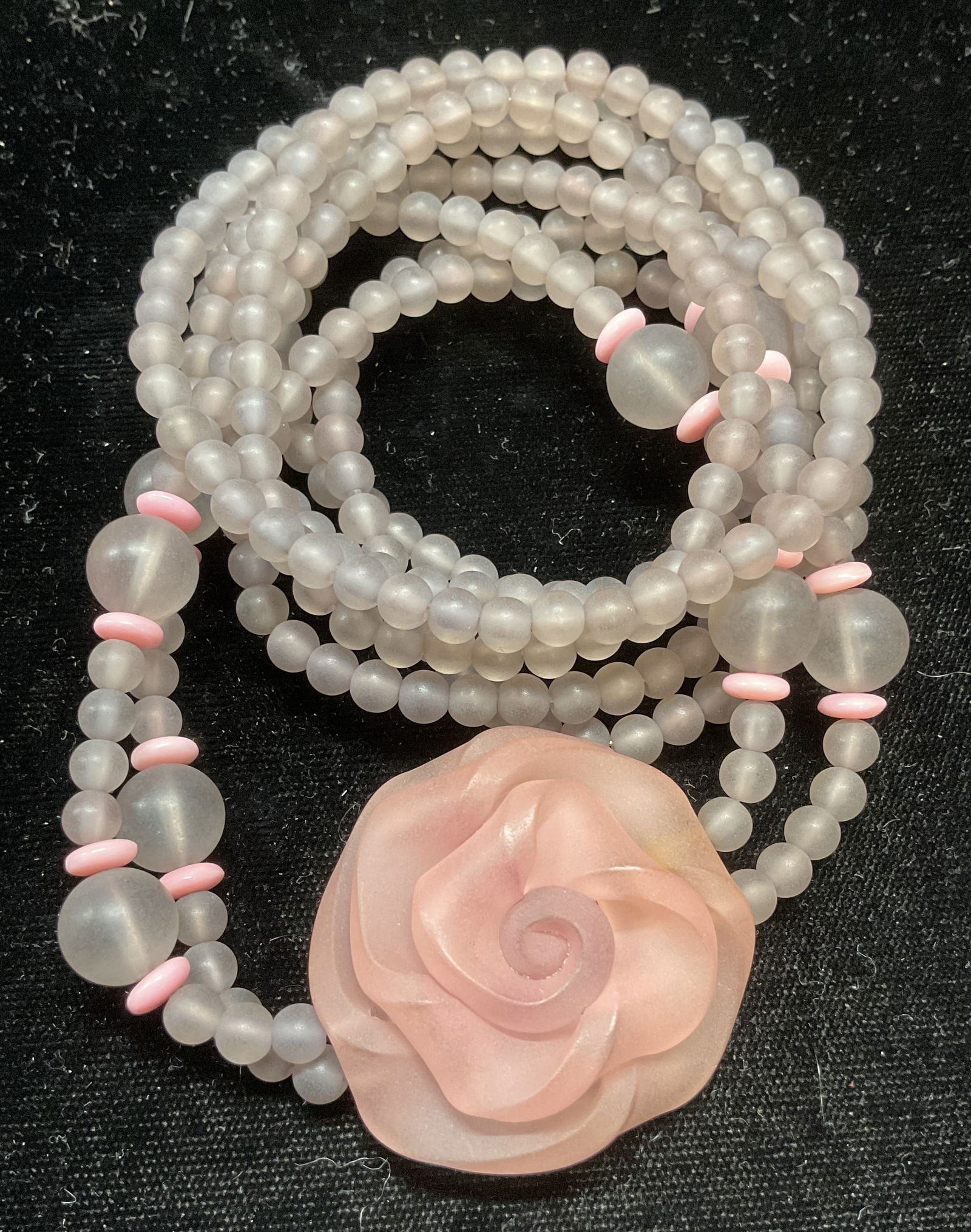 Vtg Grey & Pink Lucite Flower Pendant Necklace (1 of 9)