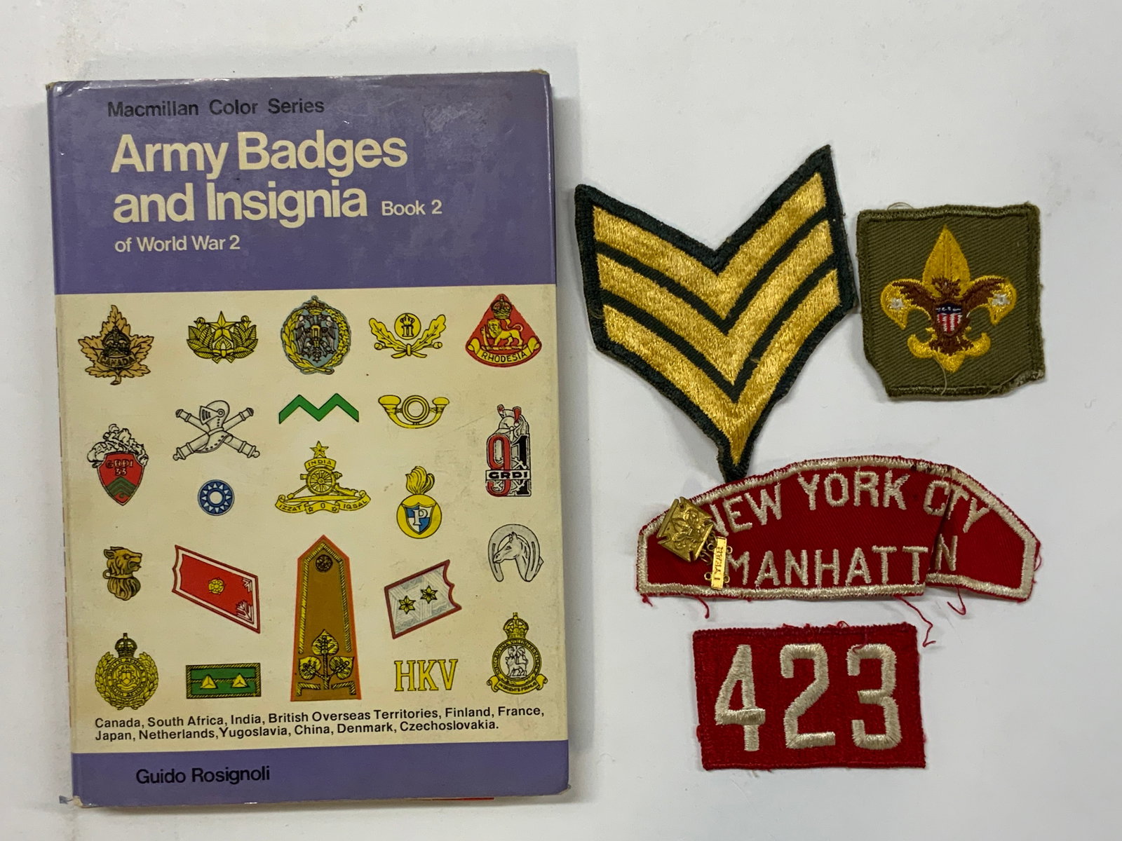 Army Badges & Insignia of World War 2 Book +: Army Badges & Insignia of World War 2 w Badges Book published in 1975. Army Badges and Insignia World War 2, Book 2. Front cover has illustrations of a variety of badges. Author: Guido Rosignoli. Lot 