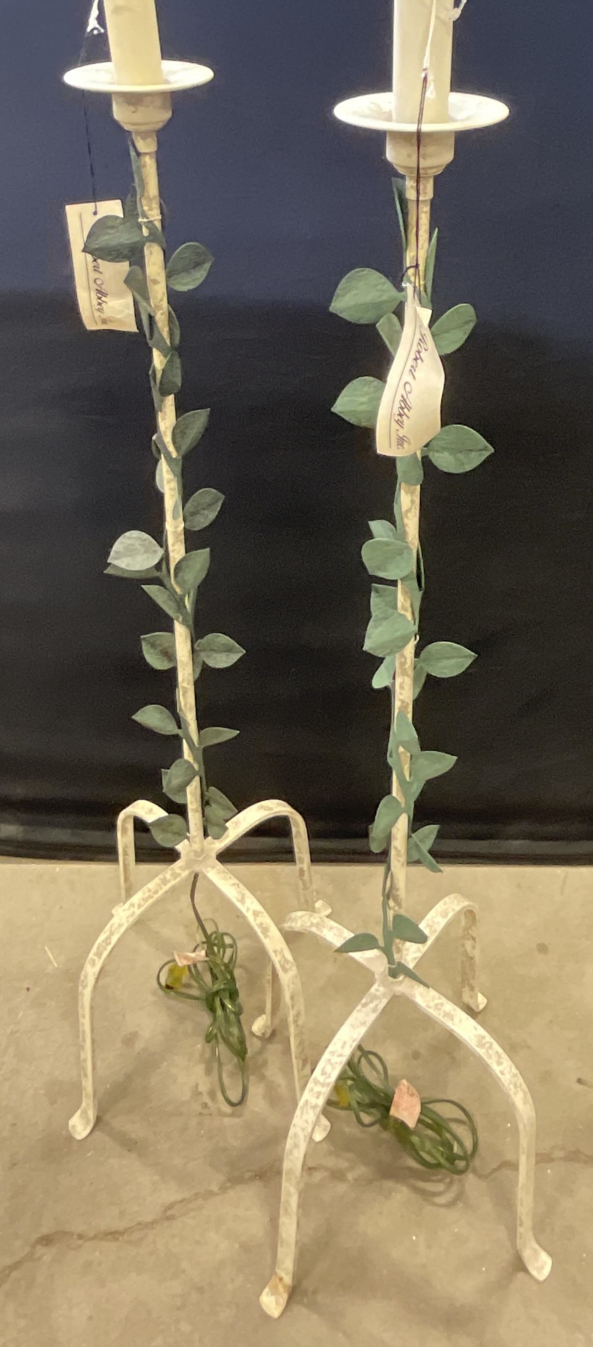 Pair ROBERT ABBEY INC. Vine Motif Toleware Lamps (1 of 10)