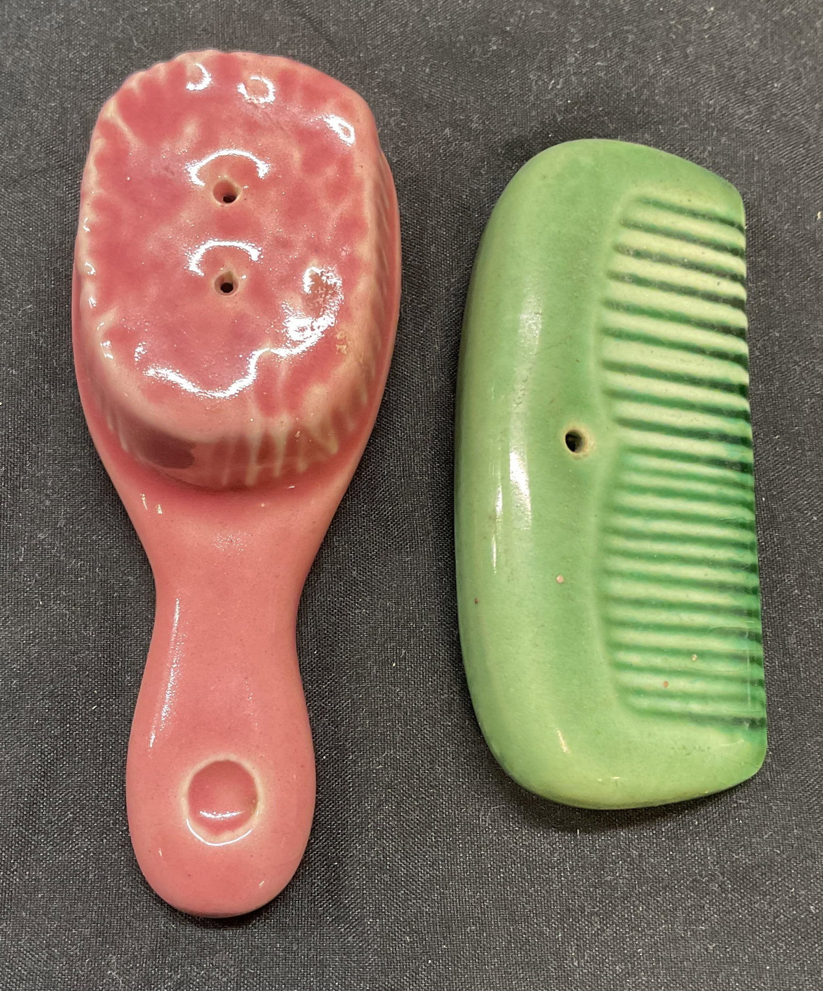 Vtg Ceramic Comb & Brush Salt & Pepper Shakers (1 of 6)