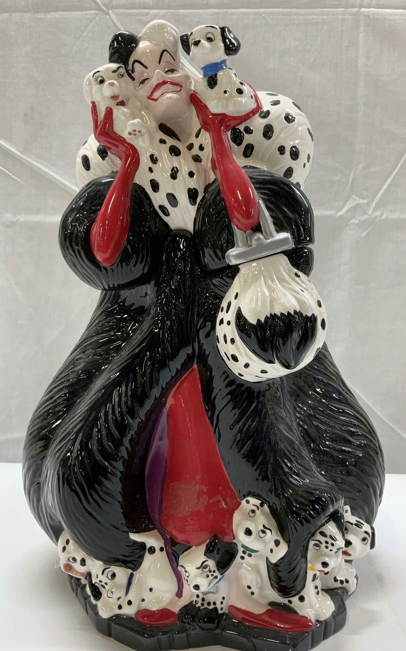 TREASURECRAFT Disney Cruella Deville Cookie Jar (1 of 9)