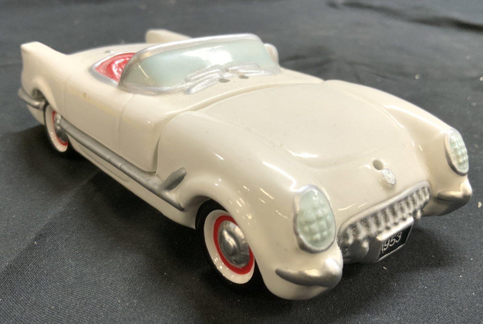 AMERICAS FAVORITES Chevrolet Corvette S&P Shakers: Underside reads AMERICAS FAVORITES ENESCO. Salt and pepper shakers are in the form of a vintage Chevrolet Corvette. Pieces have white, silver & red tones. Measures approximately 5.5 inches long 2.5 in