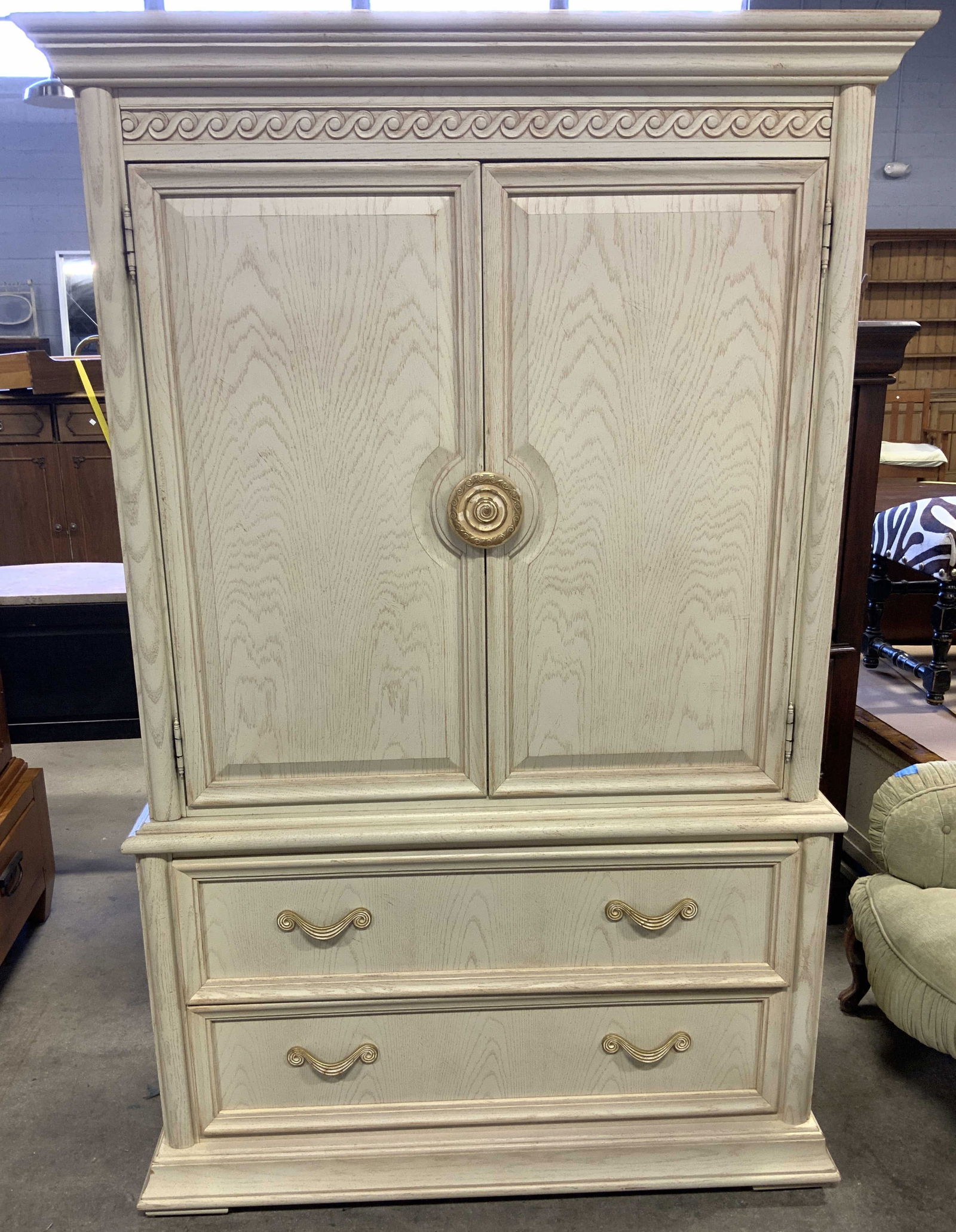 THOMASVILLE Entertainment Center W Drawers Cream (1 of 8)