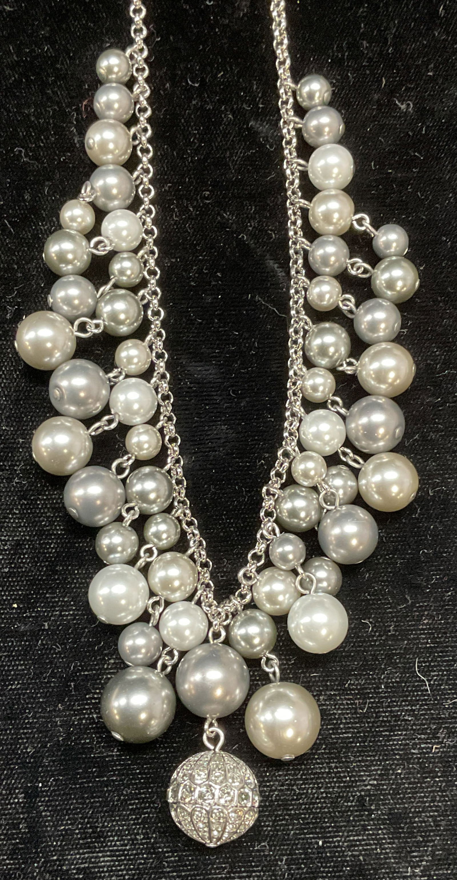 Vtg Carolee Silver Tone Faux Pearl Necklace: Vintage Carolee silver tone faux pearl and Crysta, beaded necklace. Signed on hang tag. Drop length approx 8.5 inches. Some wear including scratching. Jewelry, estate jewelry, costume jewelry, cocktai