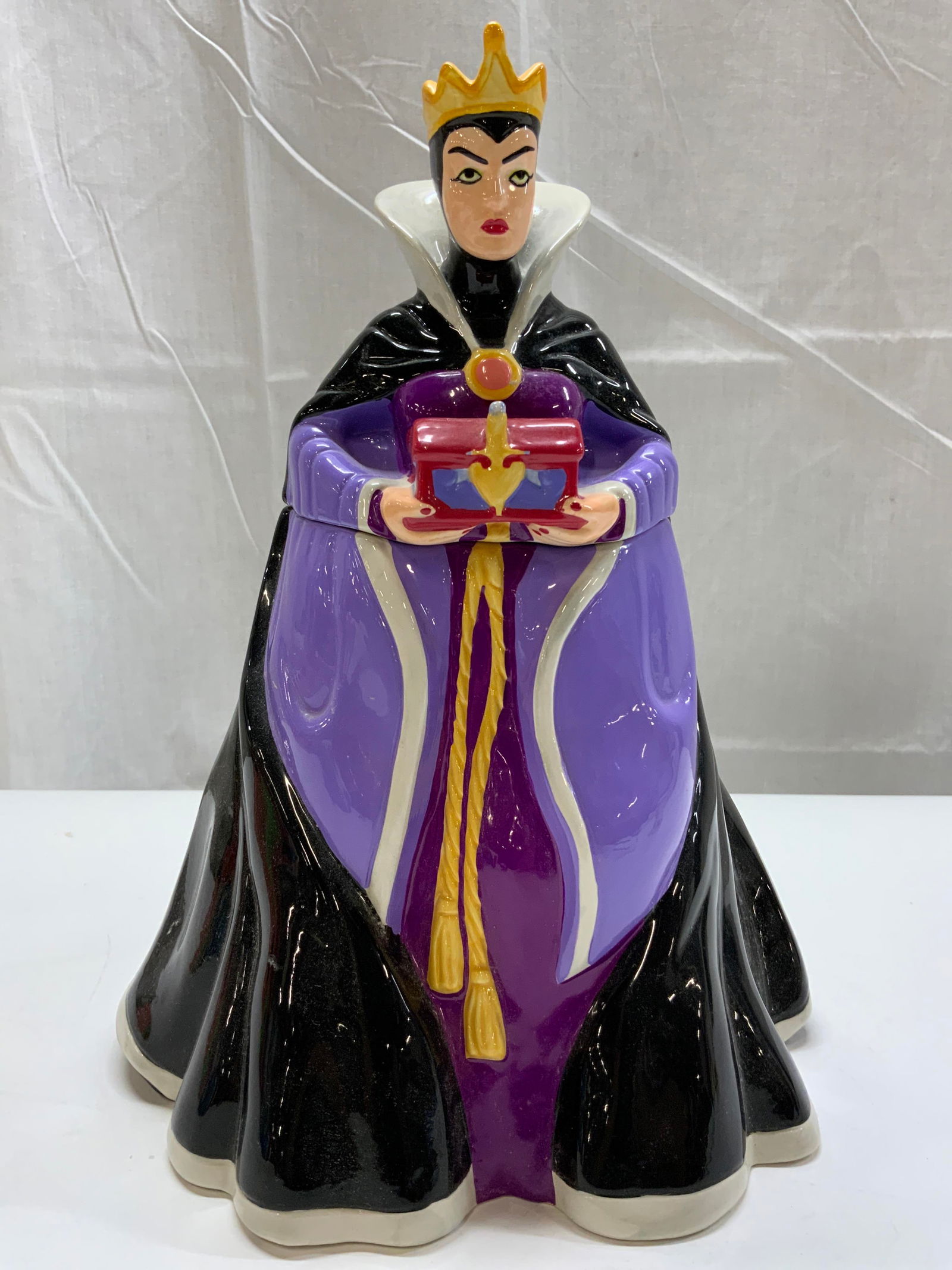 TREASURECRAFT Disney Evil Queen Ceramic Cookie Jar (1 of 9)