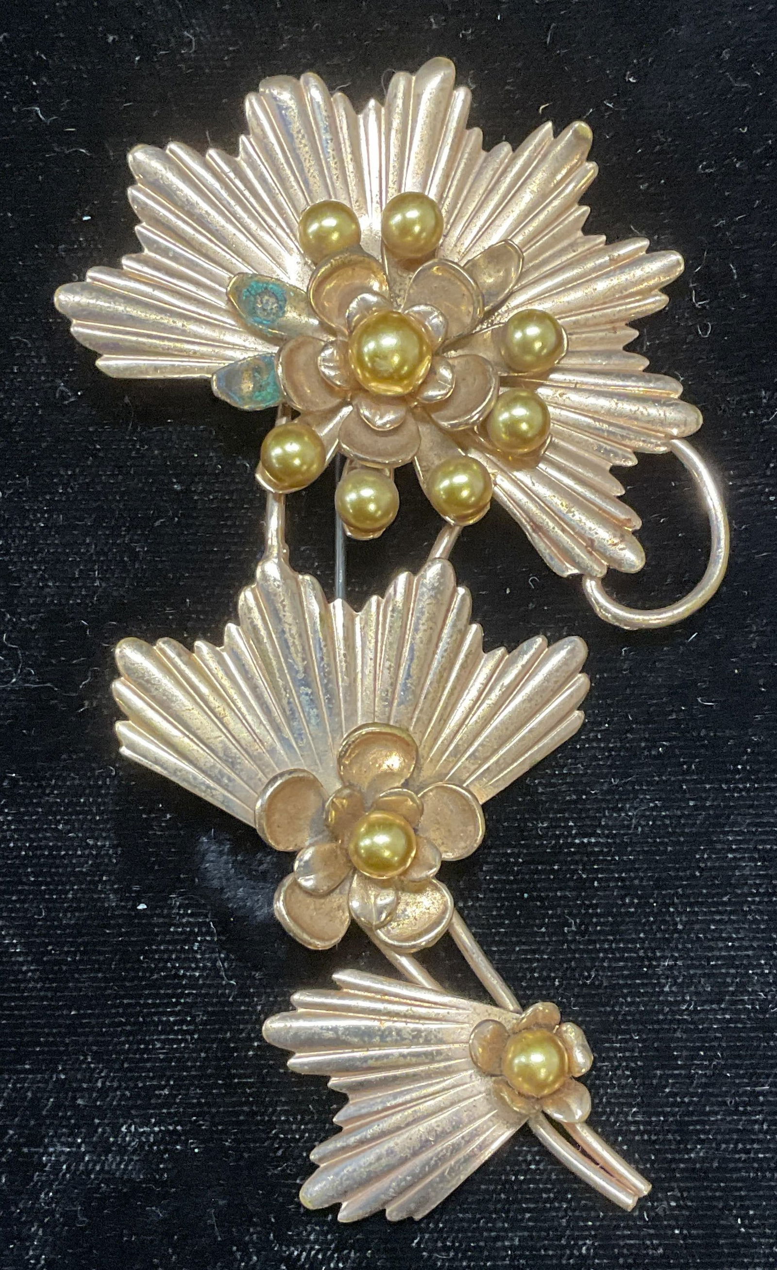 XL Vtg Gold Tone Flower Brooch, 3.75 In L: Vintage gold tone flower brooch with beaded decoration. Measures approx 3.75 x 2.25 inches. Some scratching and losses to beads. Jewelry, estate jewelry, costume jewelry, cocktail jewelry, fashion jew