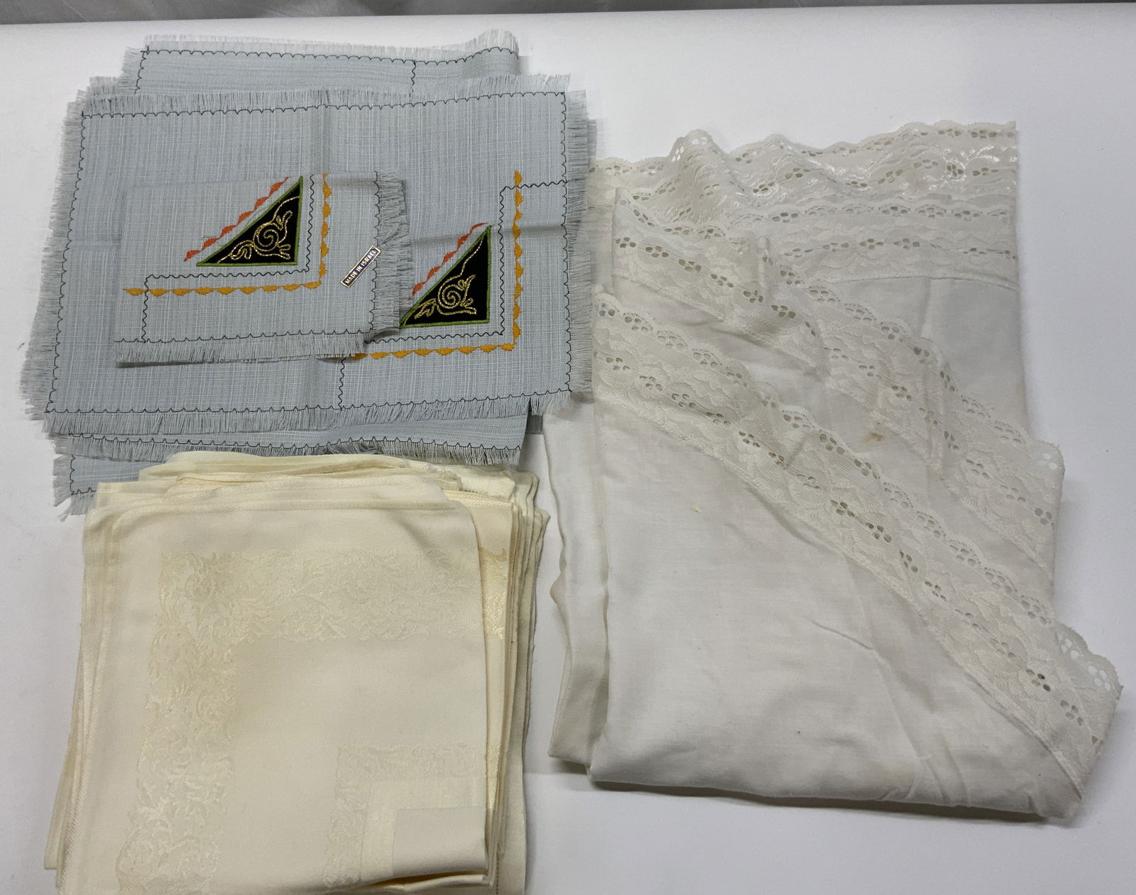 Group Lot 10+ Embroidered Linens & Napkins ISRAEL+ (1 of 10)