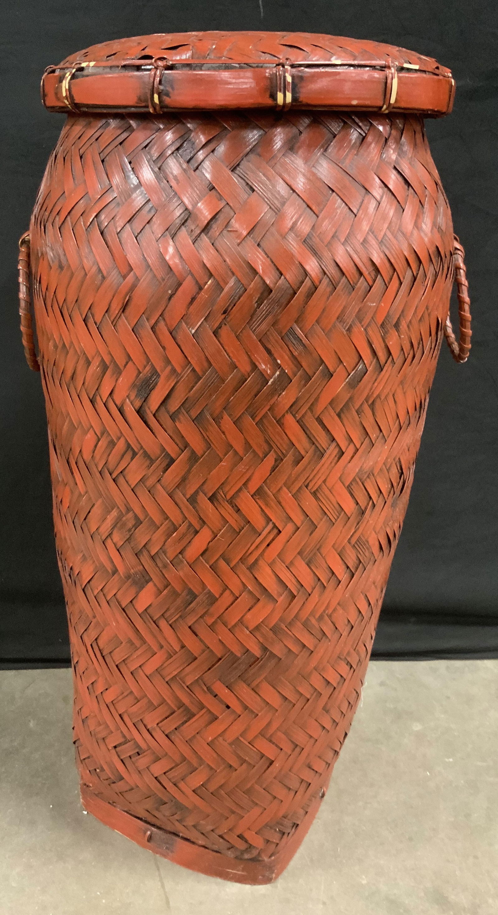 Vintage Woven Rattan Basket W Lid & Handles (1 of 6)