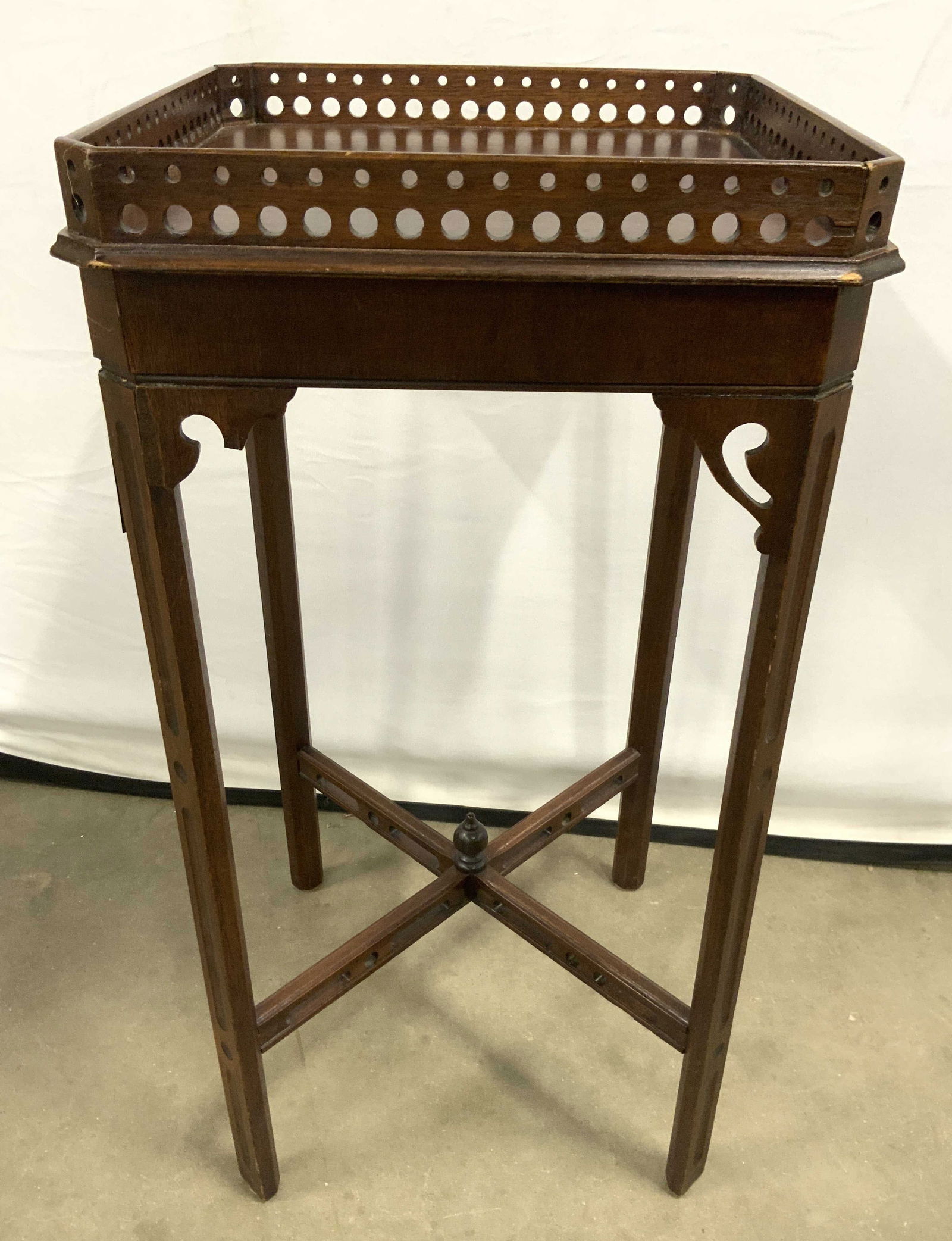 CHIPPENDALE Style Vtg Wooden Side Tbl W Gallery (1 of 7)