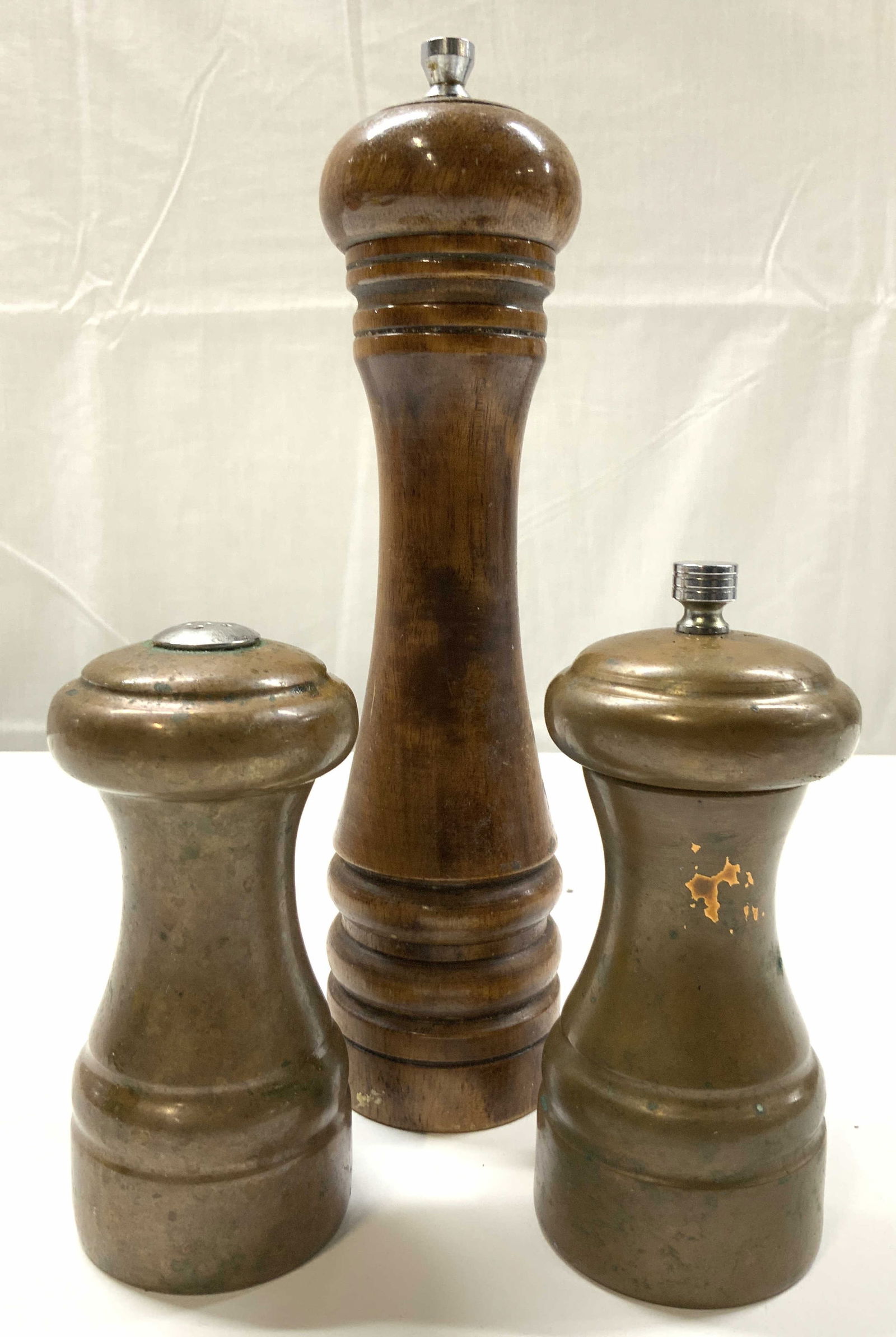 Lot 3 Vntg Copper & Wooden Salt & Pepper Mills (1 of 8)