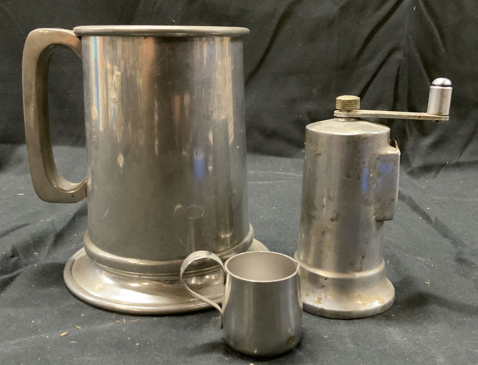 Lot 3 Tabletop Accessories Revere Pewter+ (1 of 7)