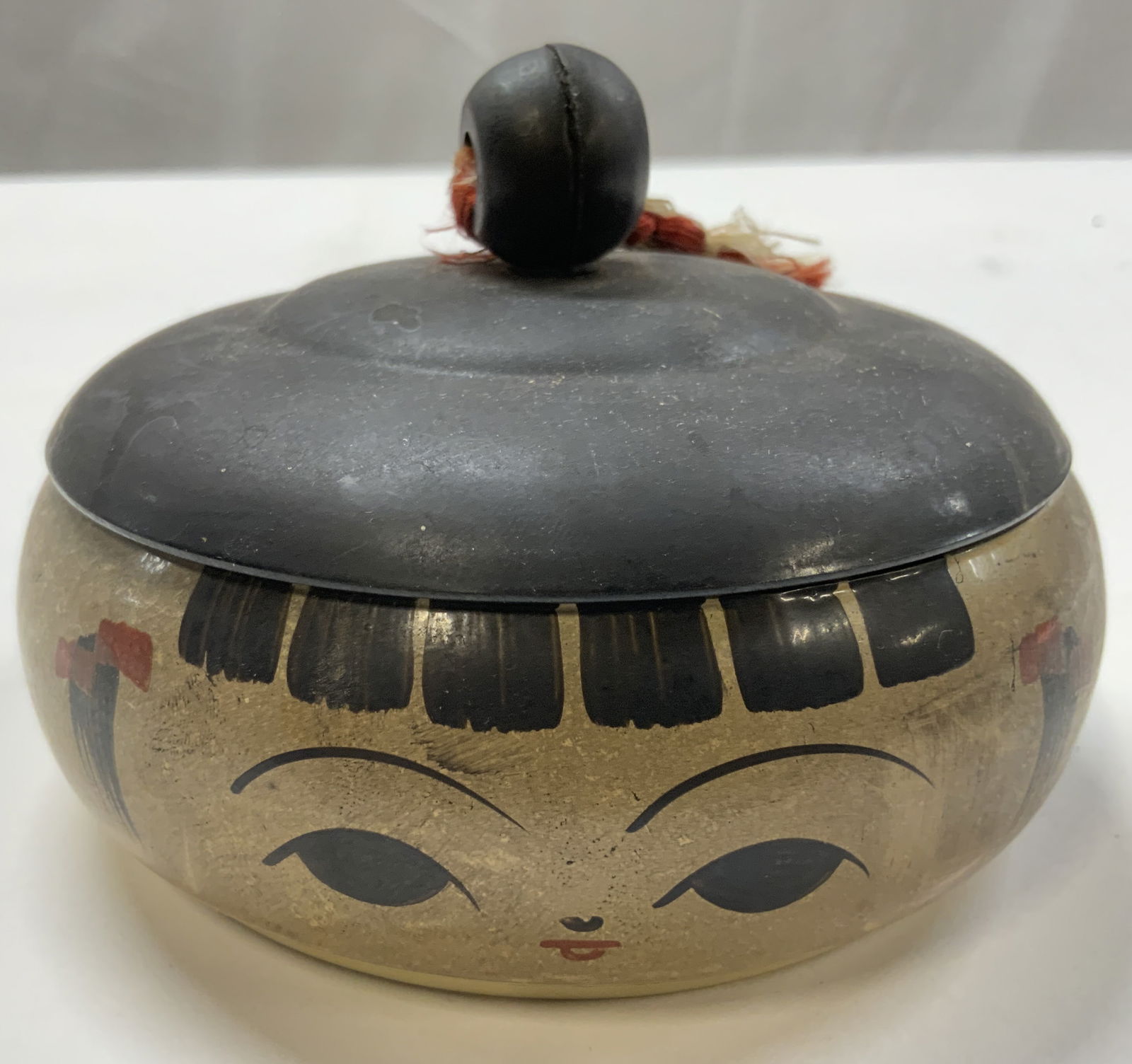 Lacquered Asian Trinket Box W Face Lid (1 of 6)