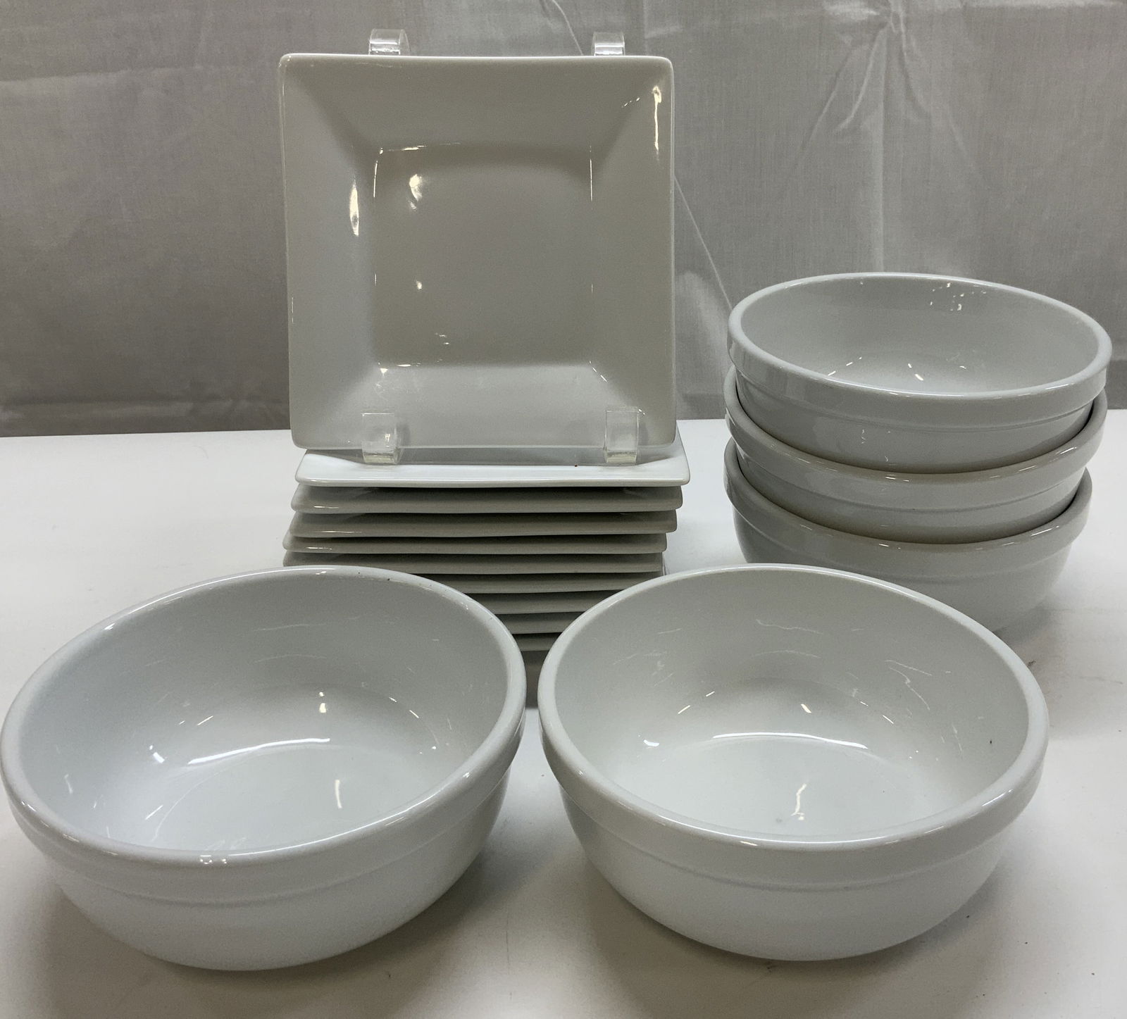 Group Lot 10+ WILLIAMS-SONOMA White Bowls & Plates (1 of 6)