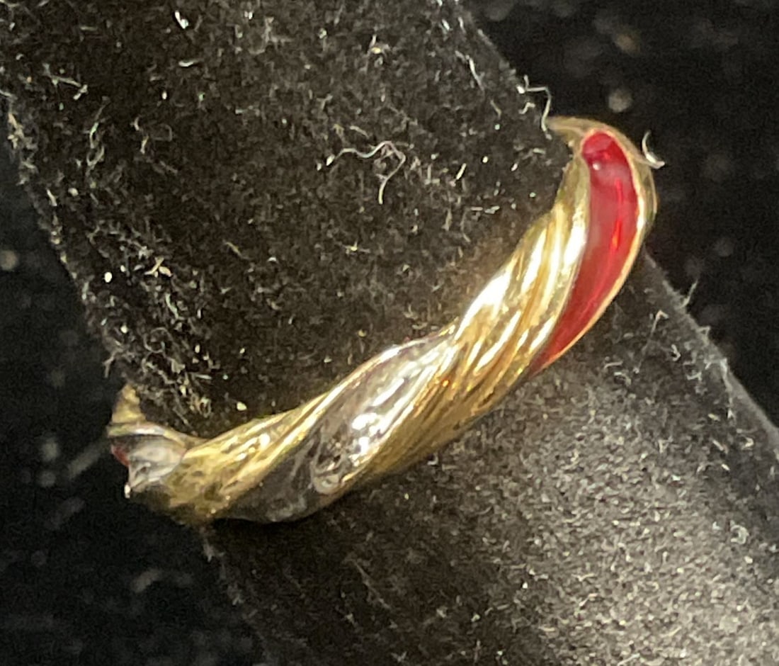 18k Gold Enameled Twisted Band Ring: 18k gold twisted ban ring with enamel decoration. Marked 750. Additional mark partially legible. Ring size 4.75. Total weight 2.1 grams. Some scratching and loss to enamel observed. Jewelry, estate je