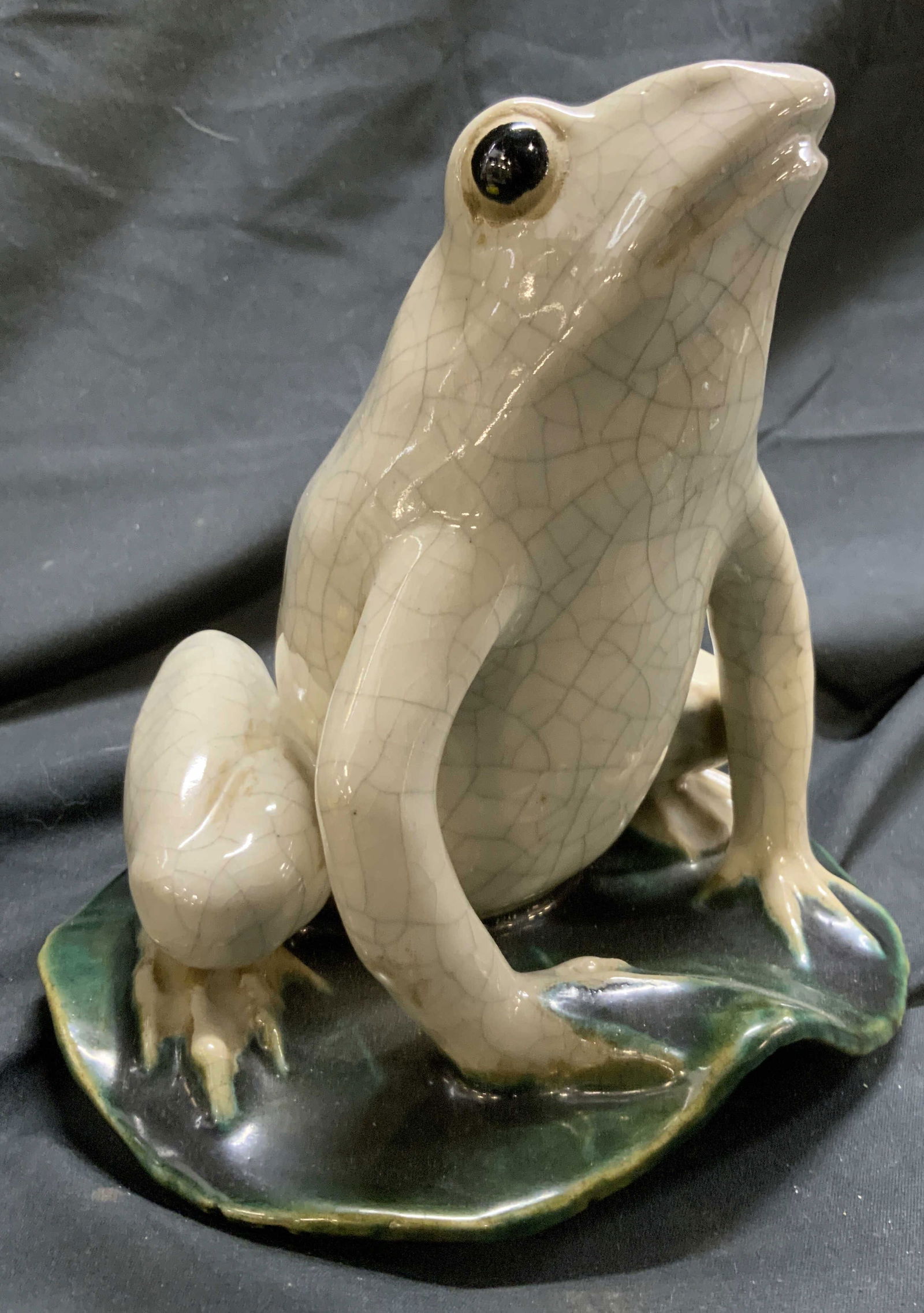 Vtg Weller Style Ceramic Frog On Lily Pad Figure (1 of 7)