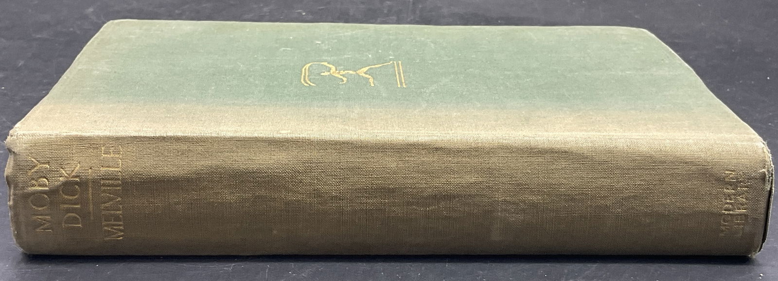 1926 MOBY DICK BY HERMAN MELVILLE Book: MOBY DICK BY HERMAN MELVILLE, INTRODUCTION BY RAYMOND WEAVER. Published by THE MODERN LIBRARY. The Introduction Copyright, 1926, by MODERN LIBRARY, INC. Measures approx. 6.5L x 4.5W in. Discoloration,