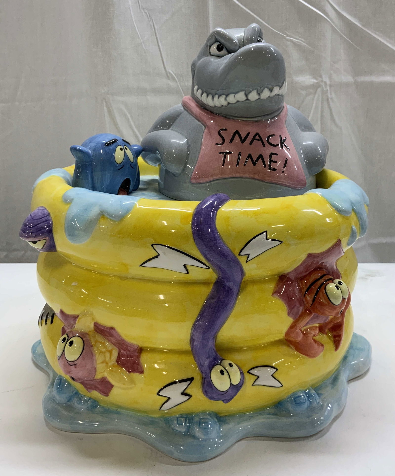 THE YAK PACK 1999 Mr.Shark Porc Cookie Jar (1 of 10)