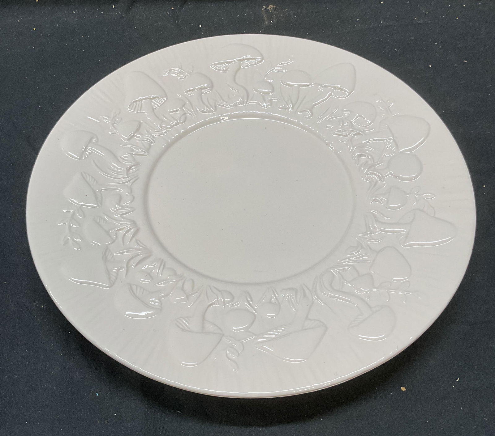 Vtg Signed White Ceramic Mushroom Plate (1 of 6)