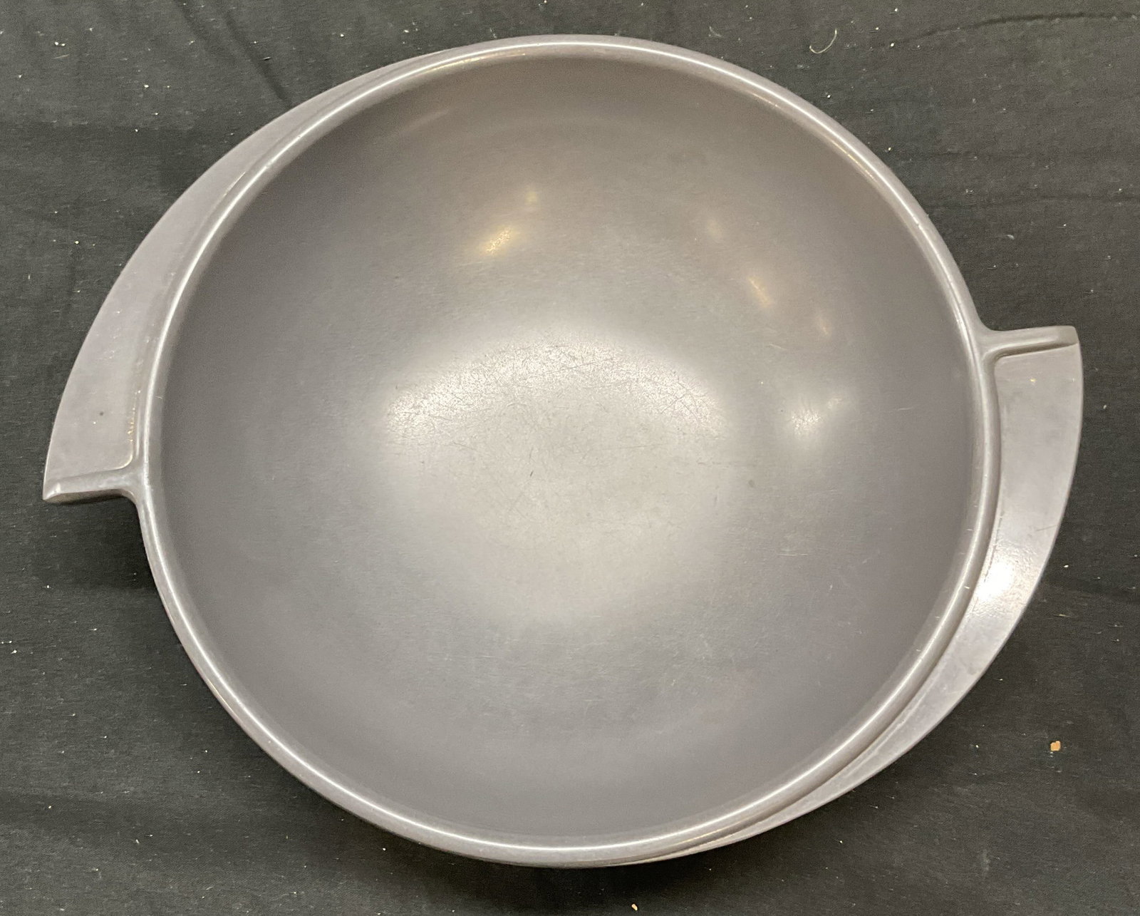 Vtg MCM Boonton USA Grey Melamine Bowl: Vintage mid century modern Boonton grey melamine bowl. Signed on underside. Made in USA. Measures approx 8.25 x 2.5 inches. Some scratching observed. Mid century modern, vintage tableware, melamine bo