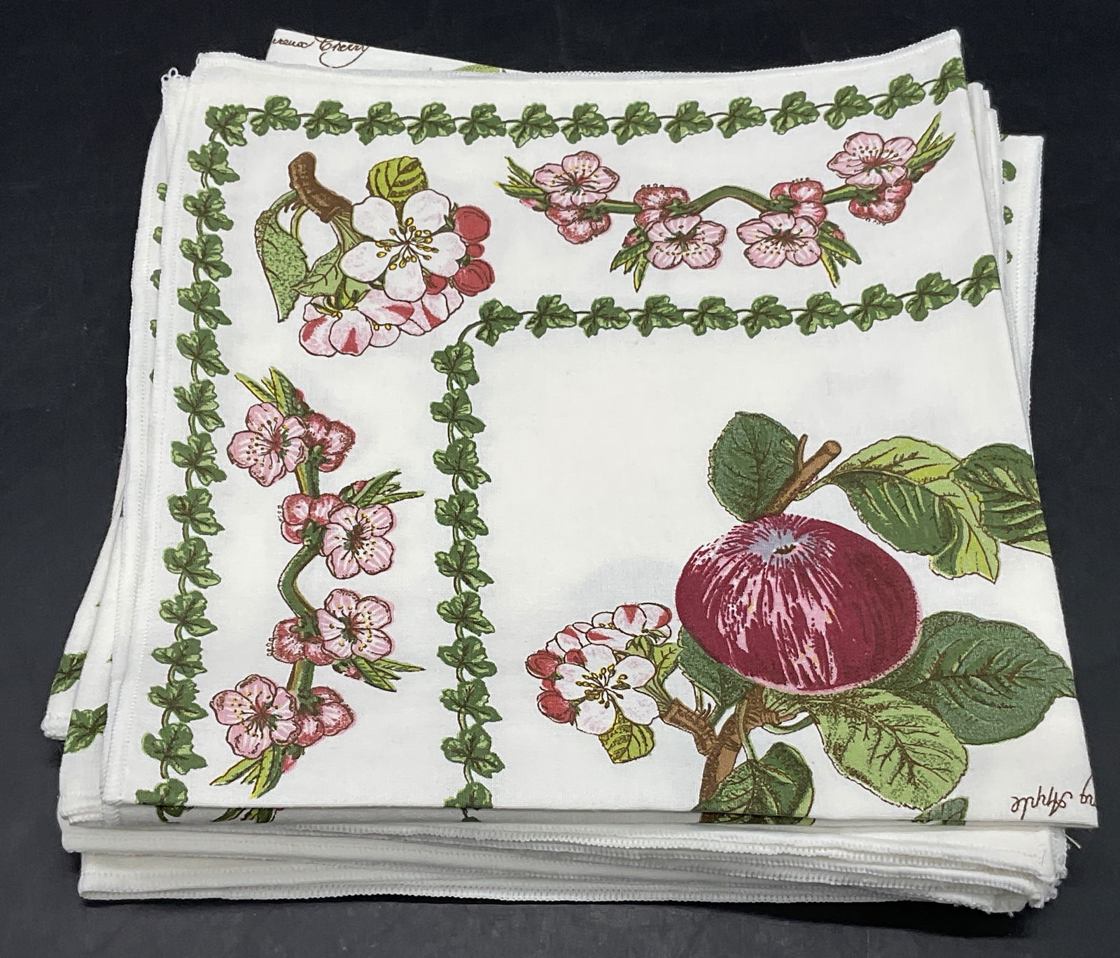 6 PORTMEIRION Fruit & Floral Motif Napkins England: Set of Six PORTMEIRION Fruit & Floral Motif Table Napkins. Each napkin features fruits, florals, and foliage. Tag reads POMONA THE GODDESS OF FRUIT, PORTMEIRION, 100% Cotton. Measures approx 16L x 16W