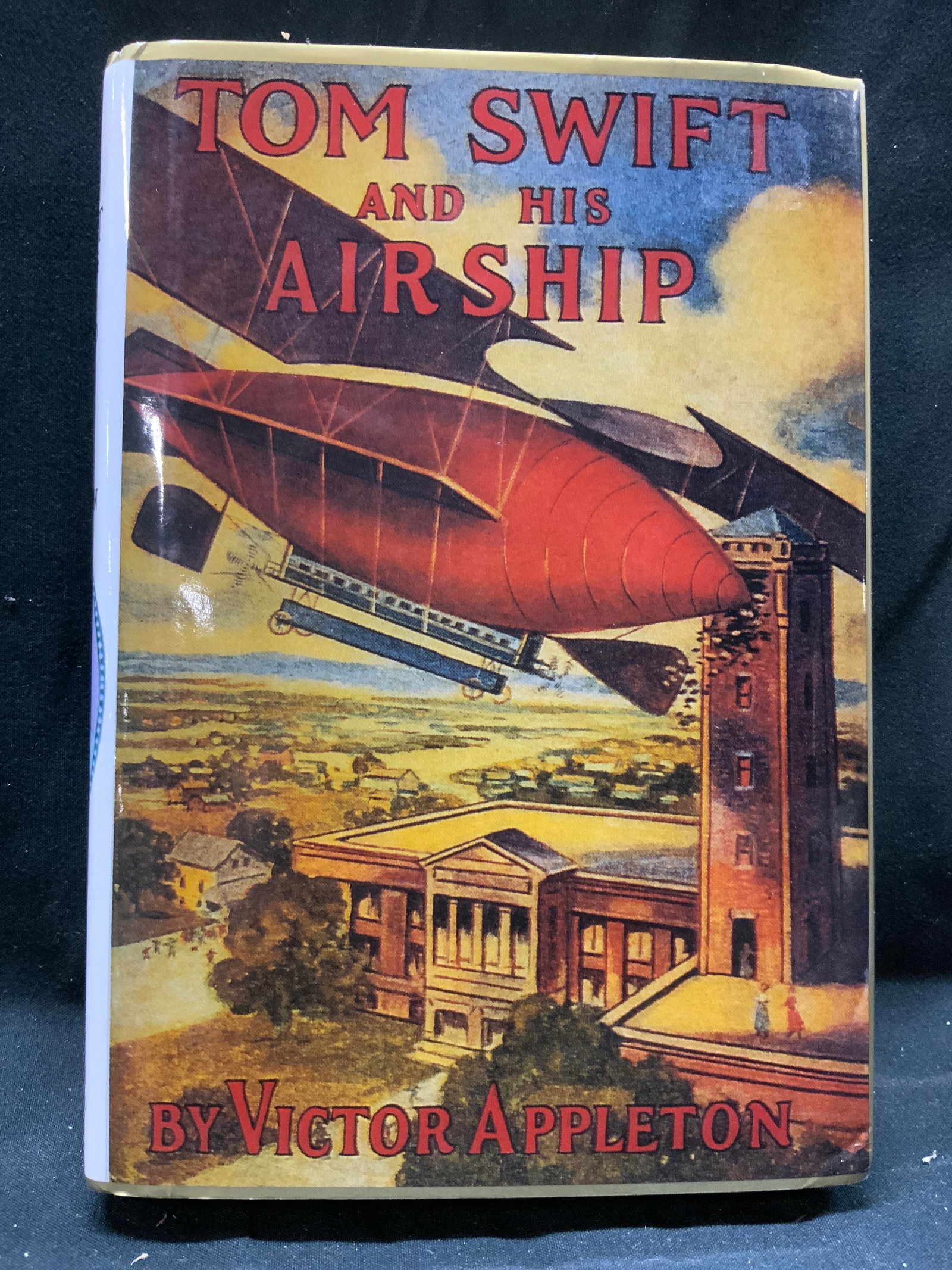 Tom Swift & His Air Ship Illustrated Fascimile Ed: Facsimile reprint by Applewood Books early 1990s. Hardcover adventure fiction novel by Victor Appleton. Tom Swift & His Air Ship. FIRST PRINTING. Published in 1910. Front cover has illustrations. Surf