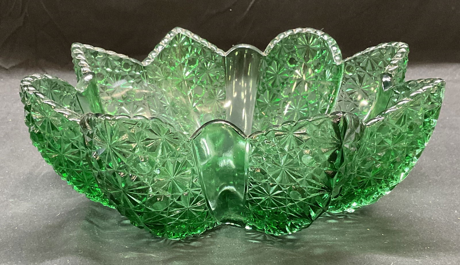Vtg Fenton Style Green Art Glass Lotus Bowl (1 of 6)