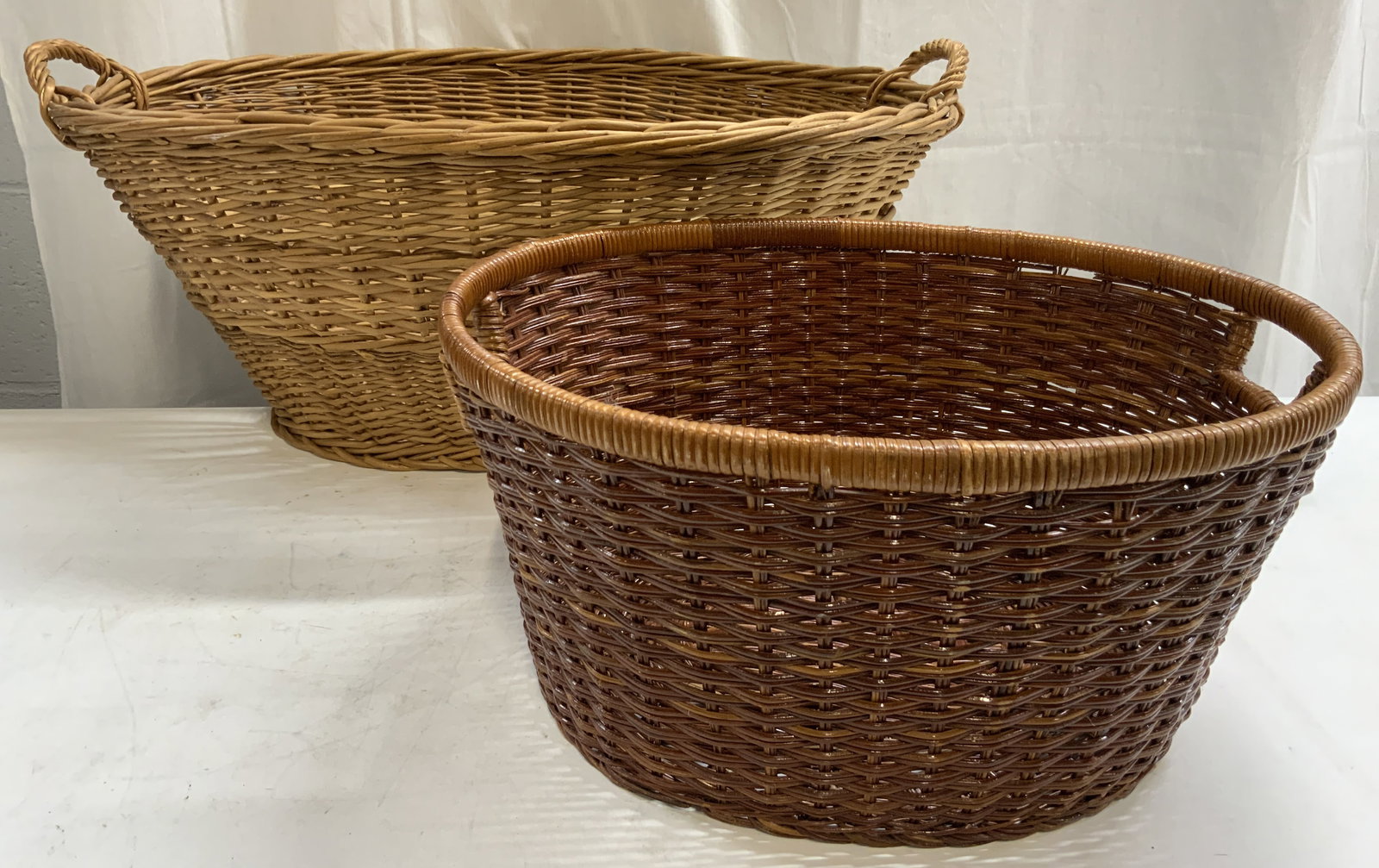 Lot 2 Oval Form Wicker Baskets W Handles Lrgst26in (1 of 10)