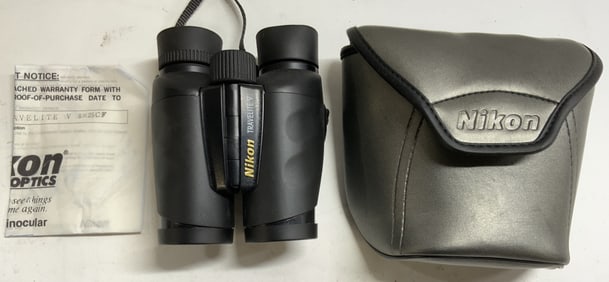 NIKON TRAVELITE V Binoculars & Case