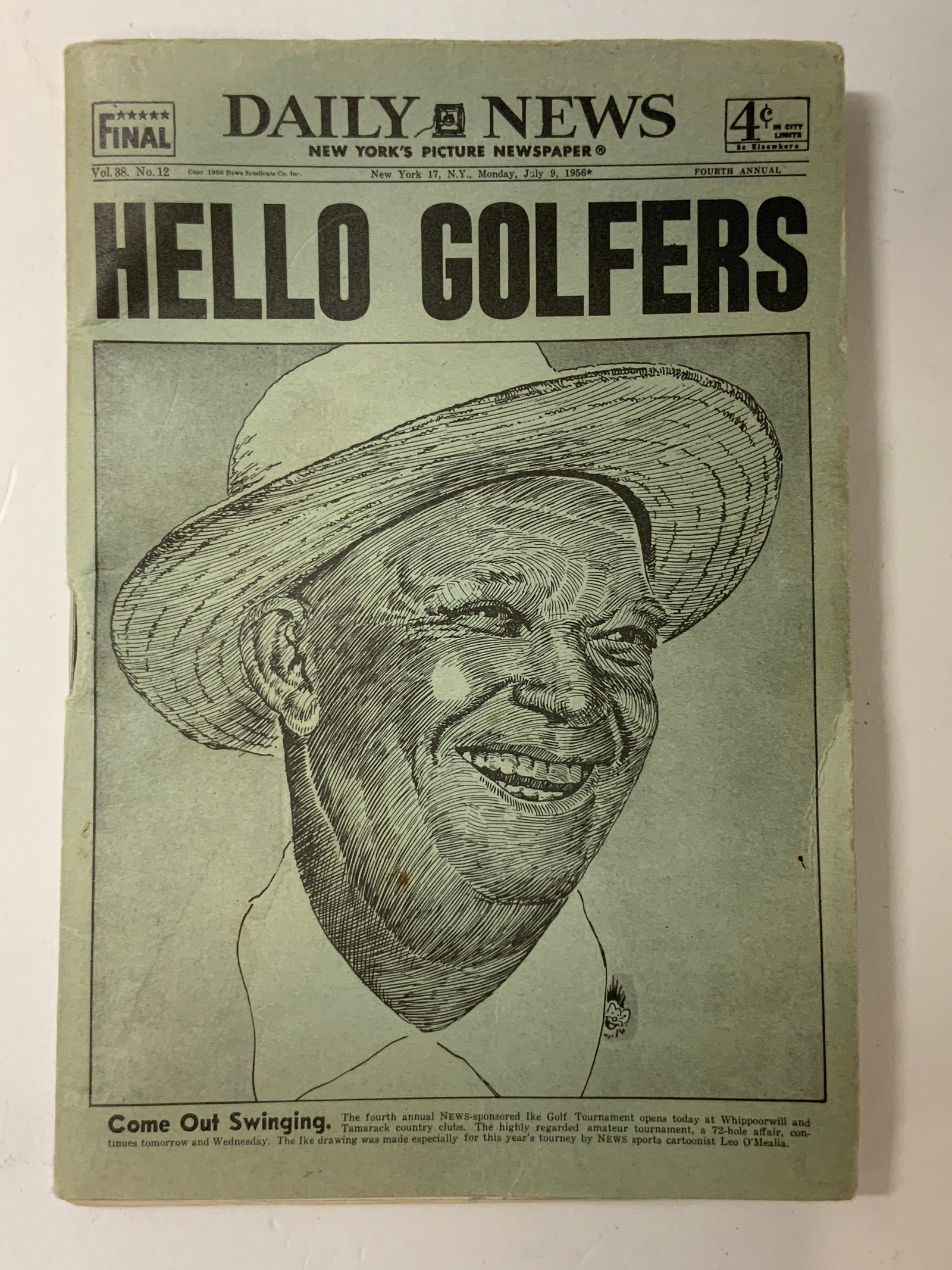 Vntg New York Daily News Ephemera 1956: Vntg New York Daily News Ephemera 1956 Daily News ephemera that has images of figures & homes on the front & back cover. Front cover says HELLO GOLFERS. Inside has blank sheets of paper. Signed & mark