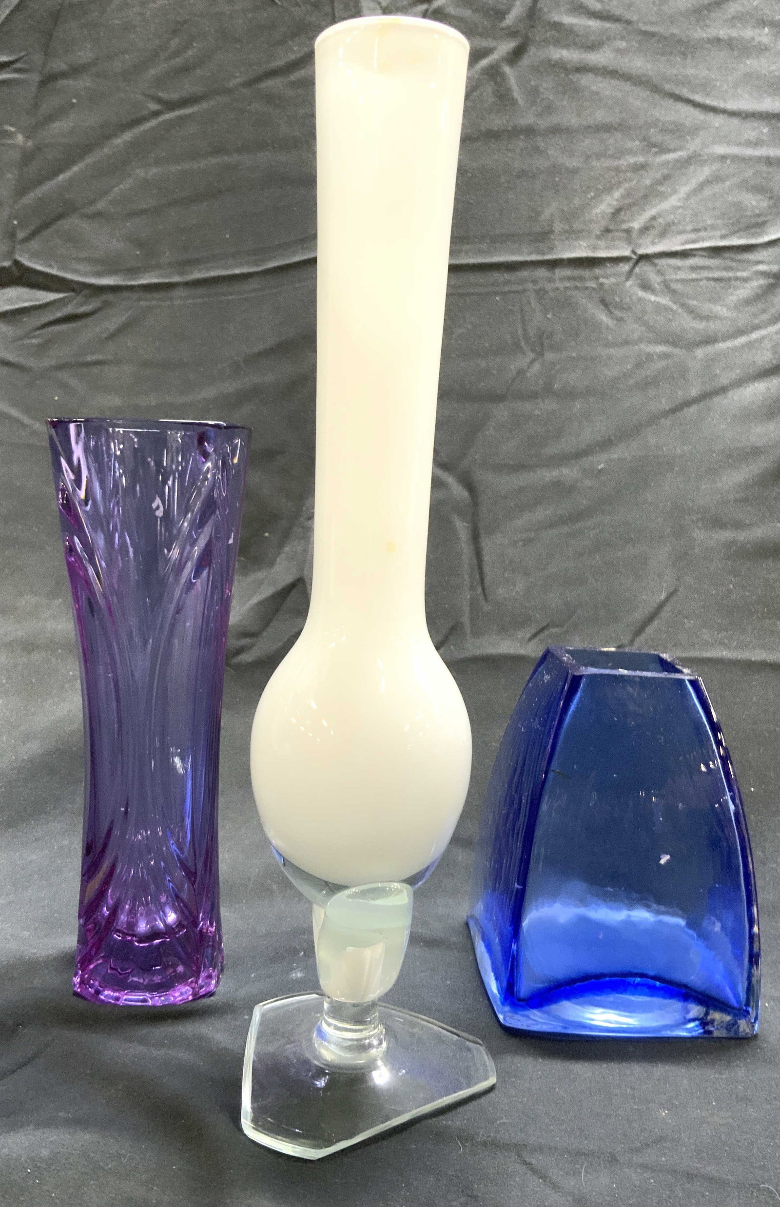 Lot 3 Assorted Art Glass Vases (1 of 8)
