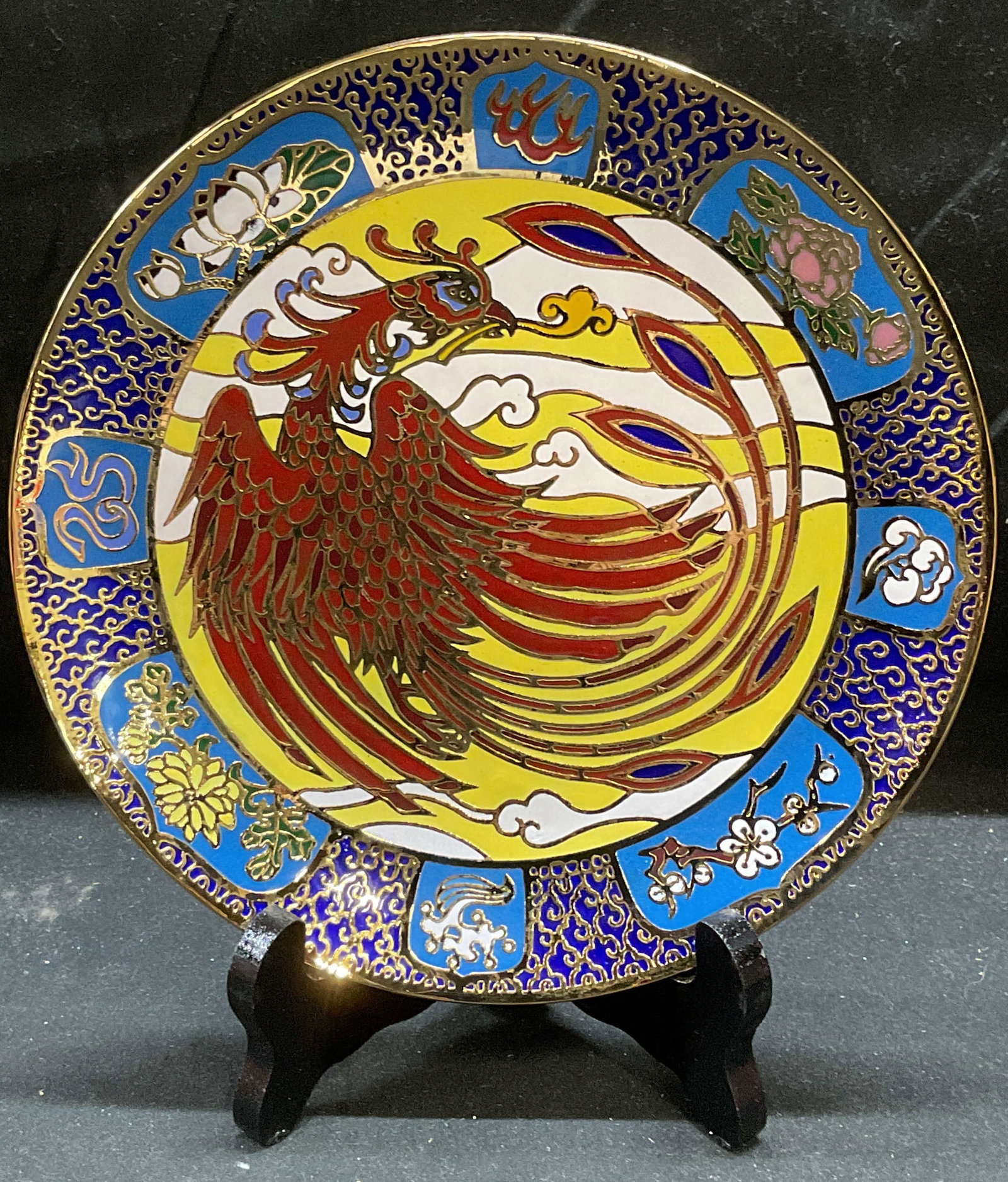 Hamilton Collct Mou Sien Tseng Cloisonne Plate, Bx: Hamilton Collection The Phoenix Chinese Symbols of The Universe collection cloisonne enamel plate by Mou Sien Tseng. Enamel over brass. Includes certificate of authenticity, box and plate stand. Plate