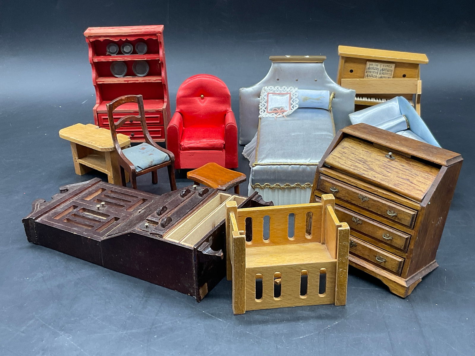 Grp Lot 30+ Vintage Dollhouse Furniture & Toys: Group Lot 30+ Vintage Dollhouse Furniture & Toys. Pieces are crafted from wood, hard plastic, metal, and fabric. Pieces are contained in a cardboard box. Box measures approx. 10H x 15.5W in. Losses, m
