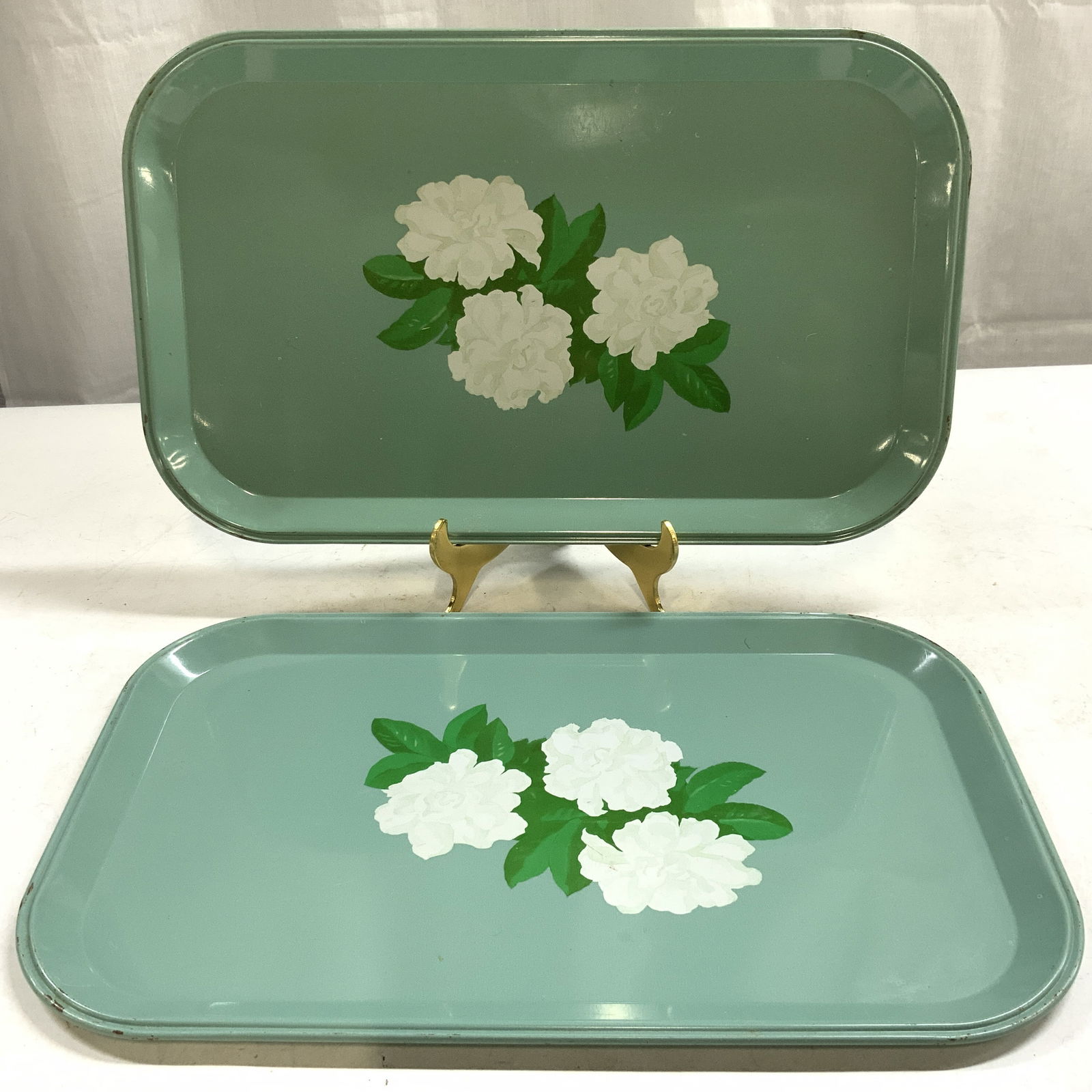 Pair Vintage Metal Serving Trays w Floral Detail (1 of 6)