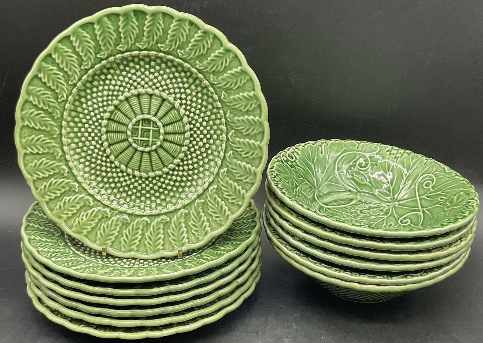 13 BORDALLO PINHEIRO Portg Majolica Leaf Tableware (1 of 8)