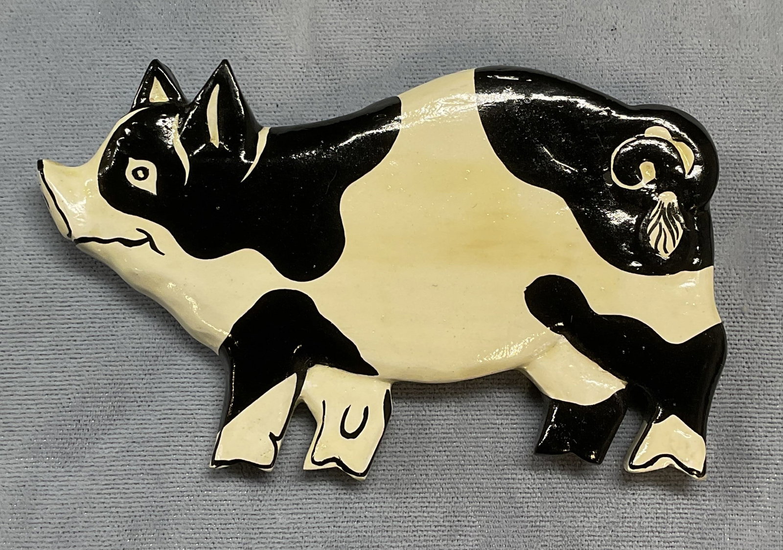 XL Hand Painted Black & White Pig Brooch 3.75 in L: Statement brooch. Handmade. Hand painted black and white pig motif. Hinge pin on underside. Measures approx 3.75 x 2.25 inches. Composite material. Some wear including scratching observed. Jewelry, es