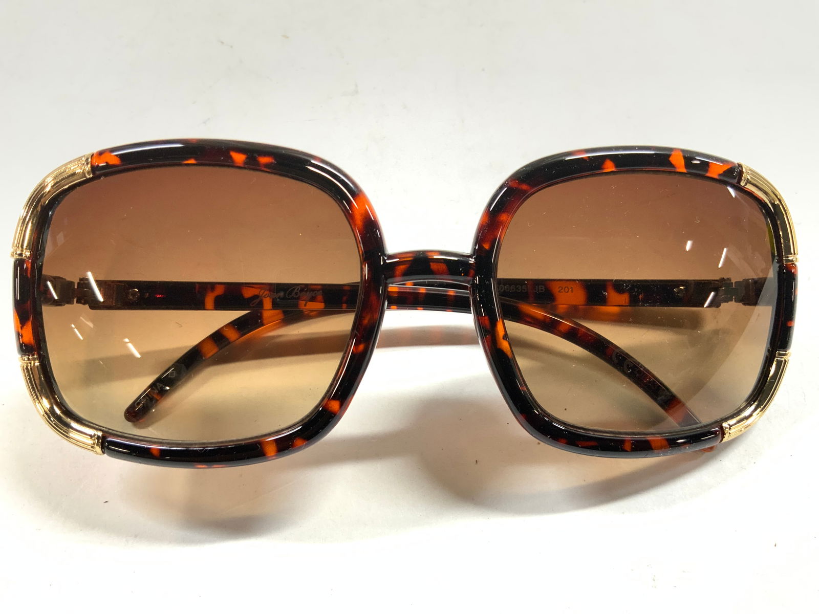 JOAN BOYCE Sunglasses W Gold Foil Hard Shell Case (1 of 9)
