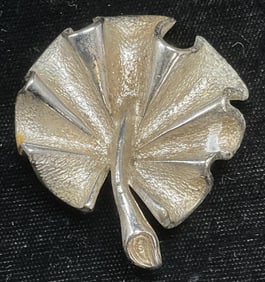 Vtg Sarah Coventry Silver Tone Leaf Brooch