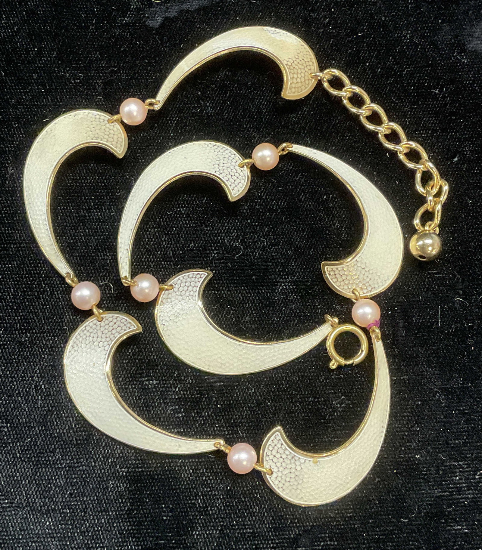 Vtg Gold Tn Enamel Faux Pearl Necklace: Vintage gold tone white enameled panel necklace with faux pearls. Drop length approx 7 inches. Some wear including scratching observed. Jewelry, estate jewelry, costume jewelry, cocktail jewelry, fash