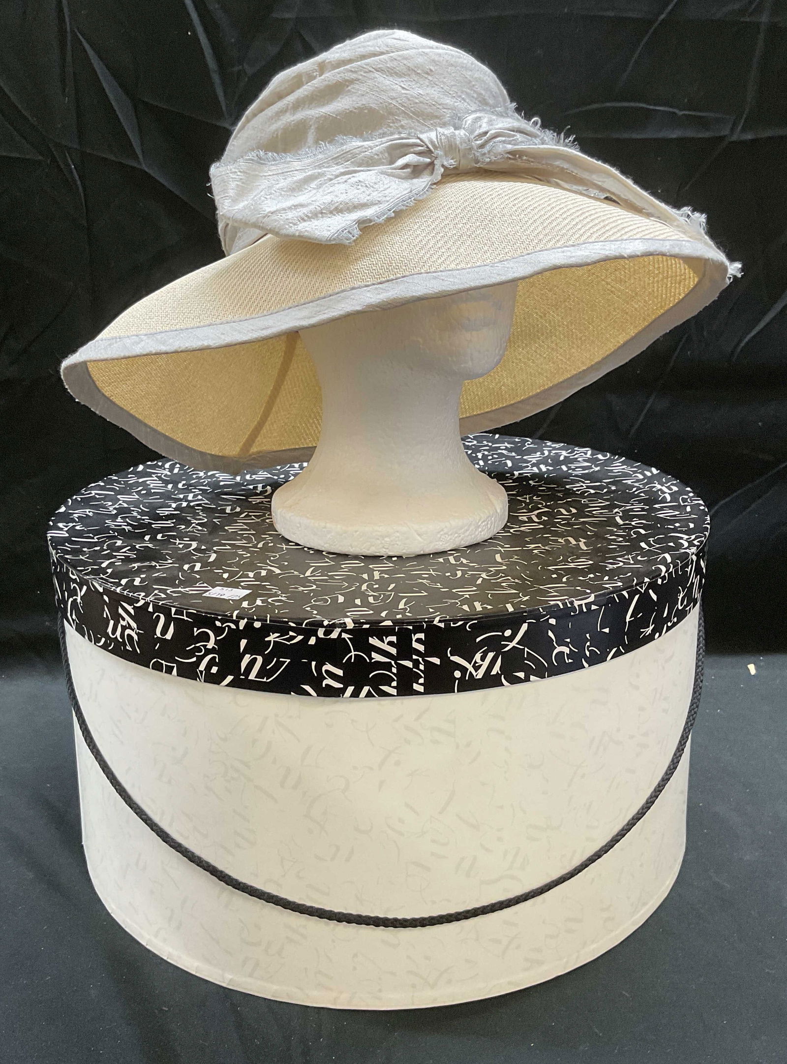 Brenda Lynn Woven Silk Bow Hat USA: Brenda Lynn cream toned woven hat with light grey silk trim and bow. Measures approx 7 inches wide. Handmade in USA. Like new. Includes Saks Fifth Avenue hat box. Brenda Lynn hat, designer hat, design