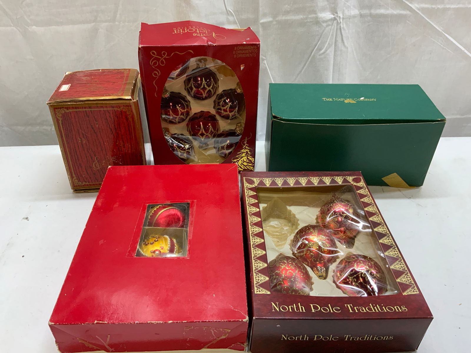 Assortment Victoria Collection Holiday Ornaments+ (1 of 11)