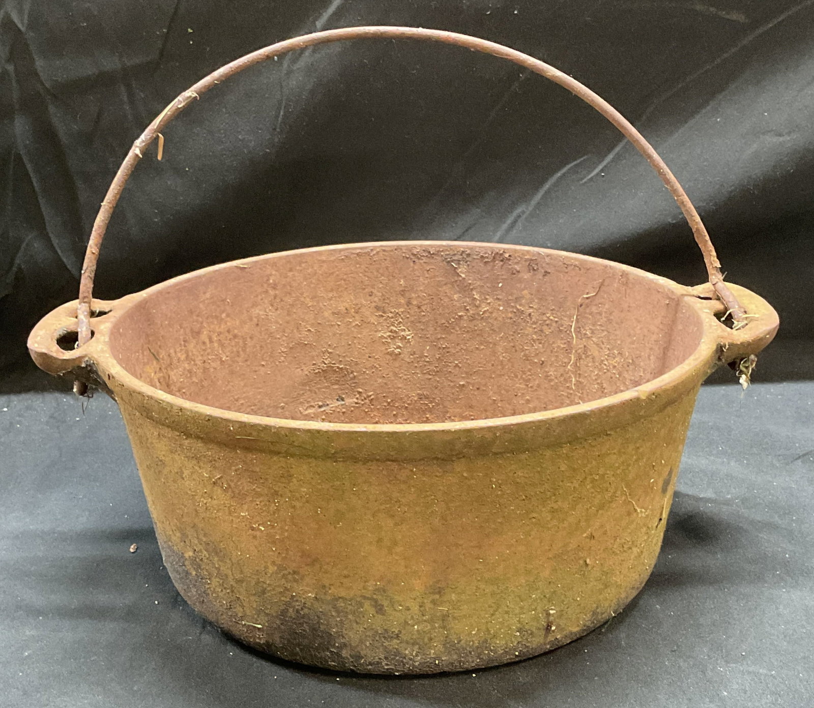Vintage Cast Iron Planter Vessel: Vintage cast iron planter vessel with handle. Measures approx 8.5 x 4.25 inches. Residue, patina, and splitting to metal. Planter, ceramic planter, homewares, home decor, home accessories, table decor