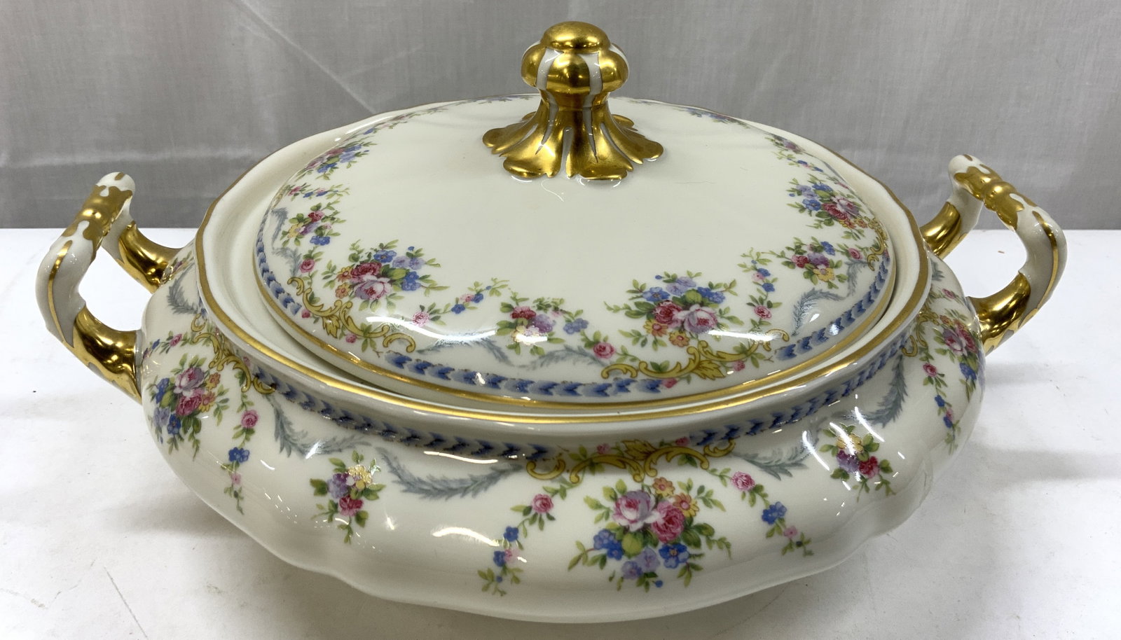 K&A Krautheim Porc Floral Tureen W Lid GERMANY: K&A Krautheim Porc Floral Tureen W Lid GERMANY Porcelain tureen features a floral pattern with pink, blue & green colors along with gold accents. Tureen has lid & two handles. Made in GERMANY. Signed 