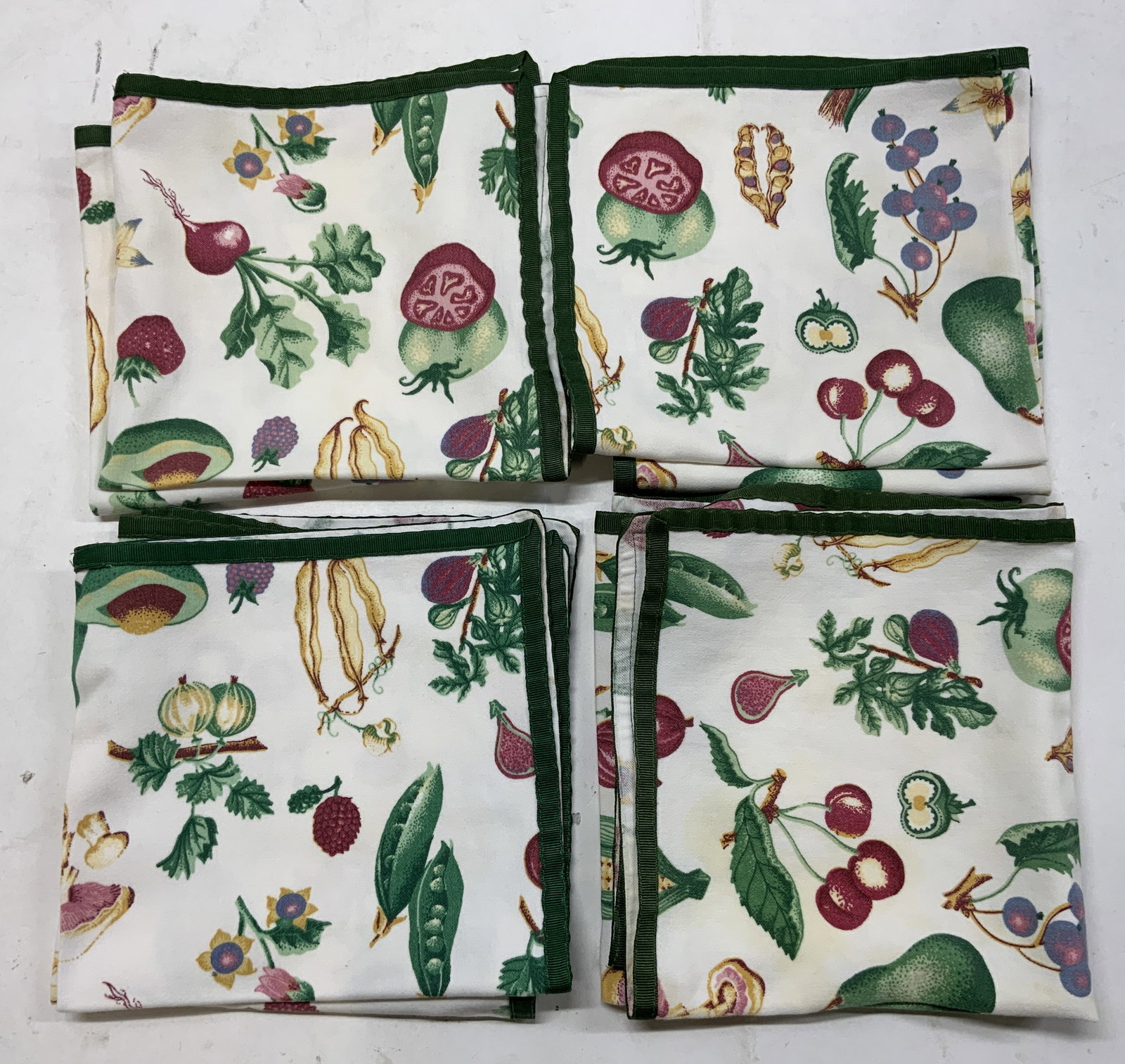 8 Vintage Vegetable & Floral Tea Towels: 8 Vintage Vegetable & Floral Tea Towels 8 square tea towels. Tea towels have a vegetable & floral pattern. Appear to be cotton. Surface wear consistent to age, use & exposure. Measurements: length 16.