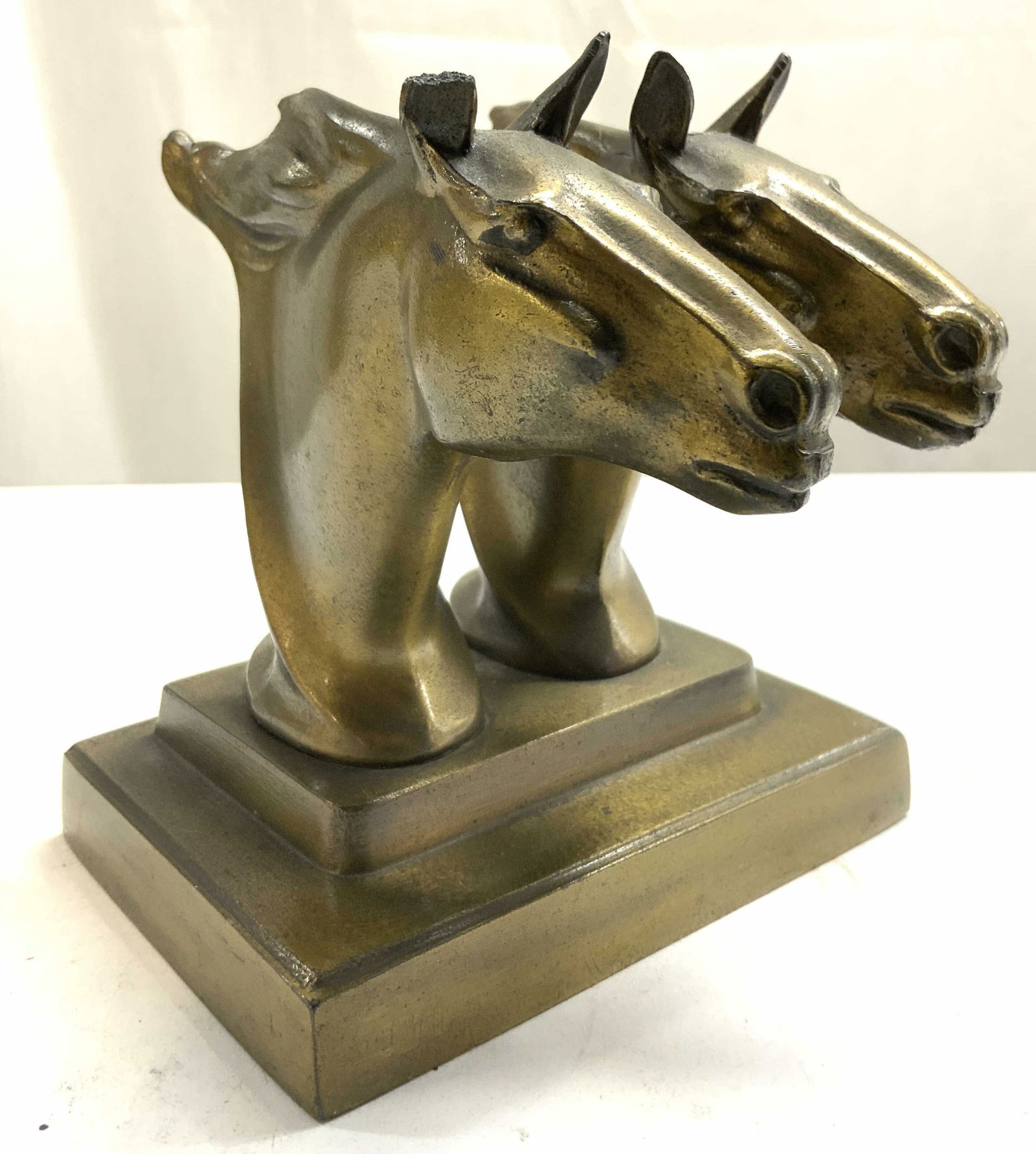 FRANKART Dbl Horse Head Cast Metal Bookend (1 of 10)