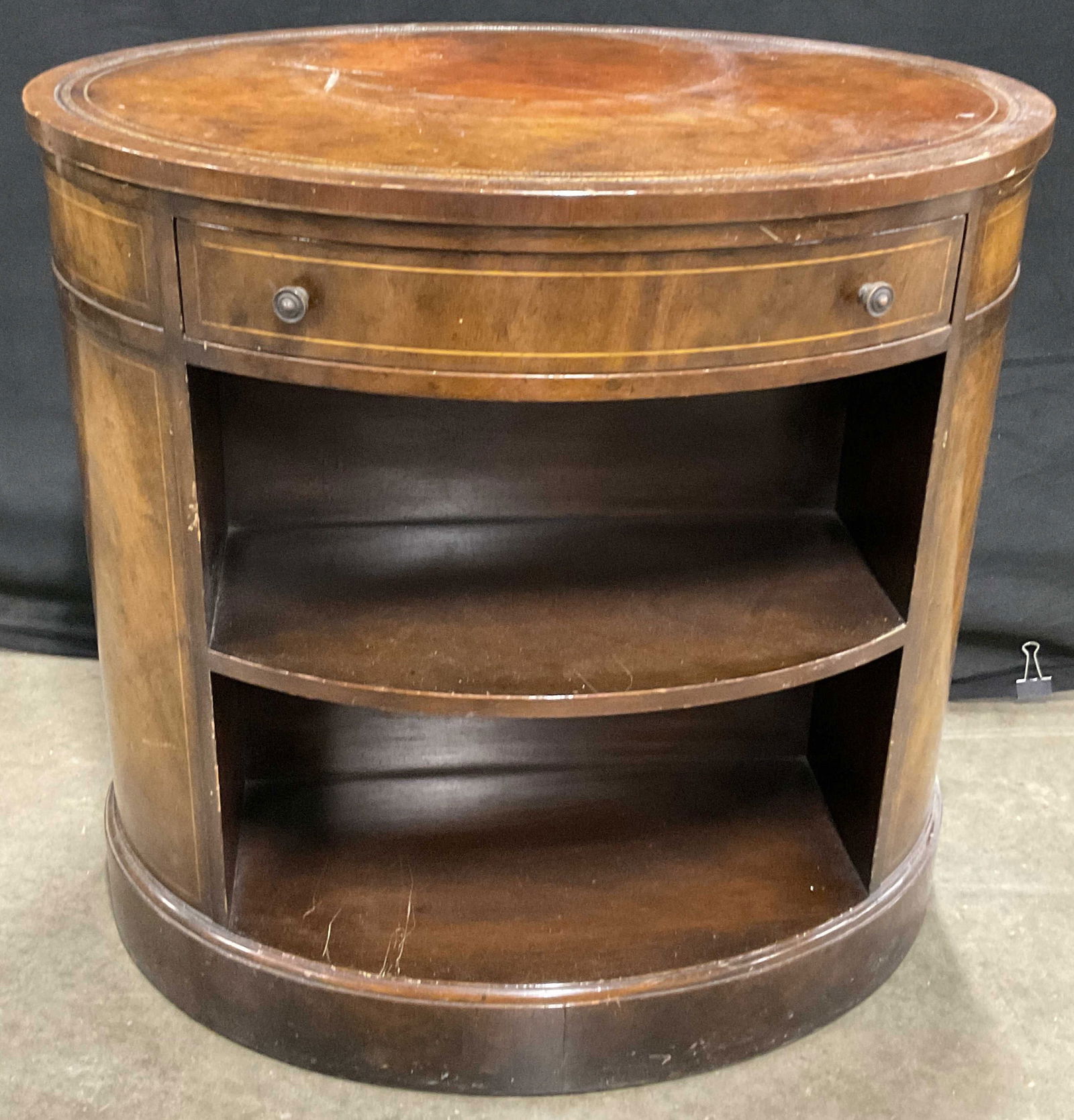 BAKER FURNITURE Regency Style Oval Side Table (1 of 9)