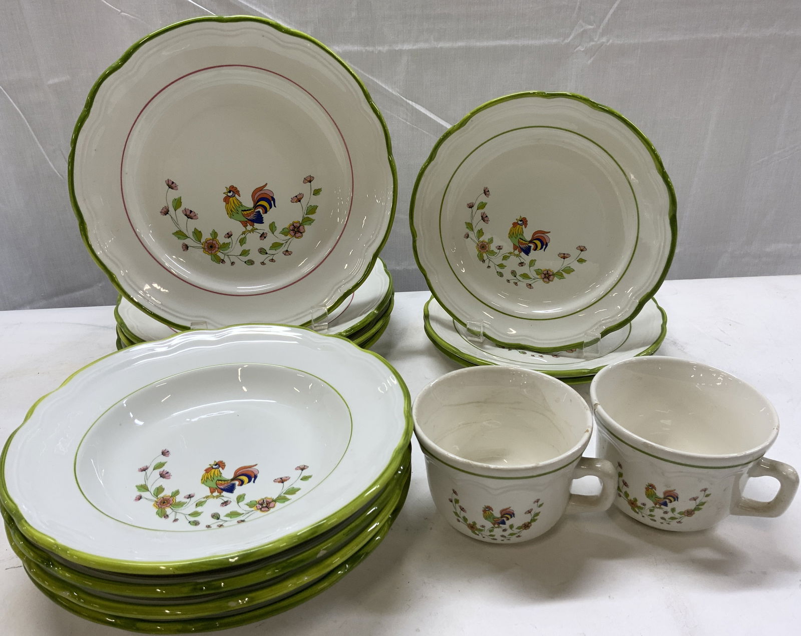 La Primula Rooster Dinner Plates & Cups ITALY: La Primula Rooster Dinner Plates & Cups ITALY 3 desert plates, 4 dinner plates, 4 bowls & 2 cups. All pieces are hand-painted & made in ITALY. Pieces have a green scalloped rim & a center design. Desi