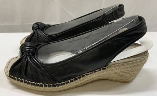 Tignanello Black Leather Espadrille Sandals: Tignanello Black Leather Espadrille Sandals Black espadrille sandals with a knot detail across the front. Sandals have an open toe design. Signed & marked. Sandals appear to be brand new. Size 7. Wome