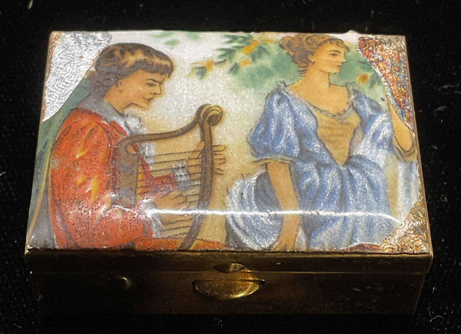 Vtg Schildkraut Gold Tone Enamel Pill Box (1 of 6)