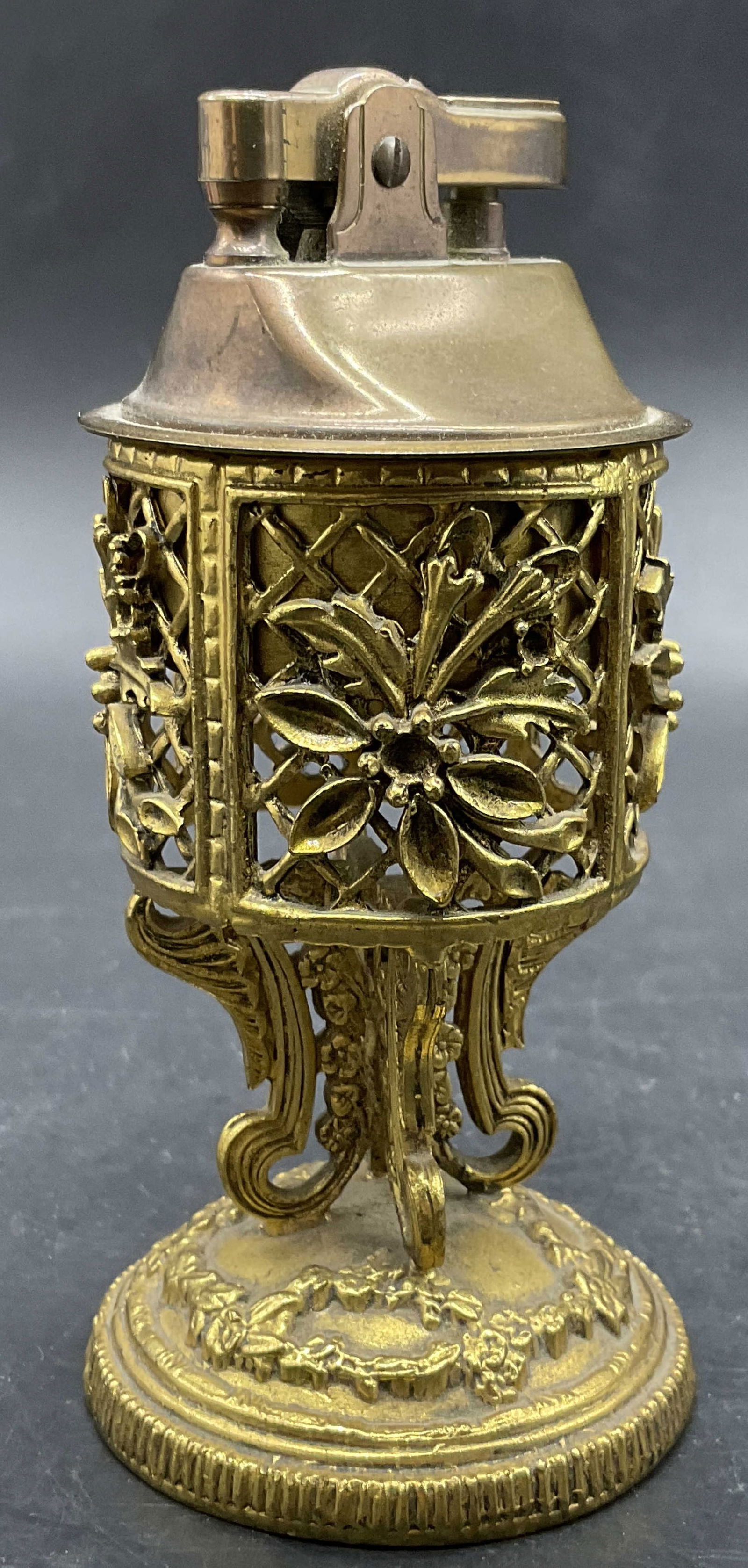 Vntg Brass Floral Motif Pedestal Table Lighter Jpn (1 of 8)
