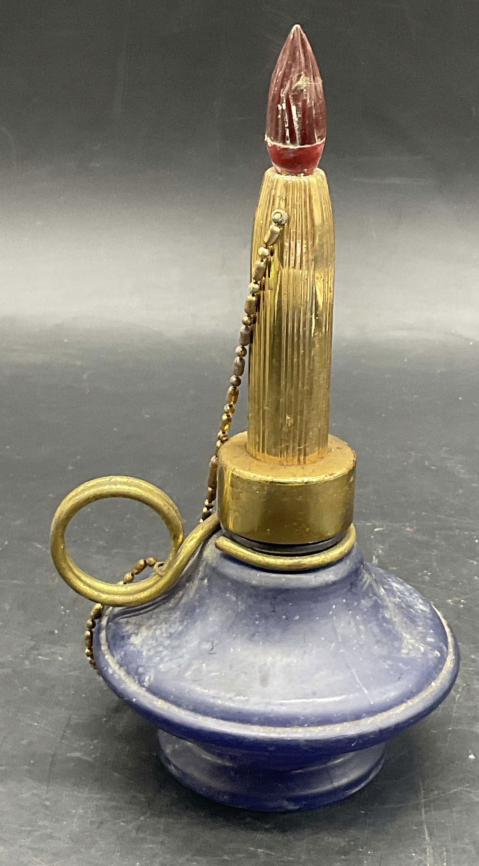 SYDNEY WESTON Vintage Oil Lamp Motif Table Lighter (1 of 8)